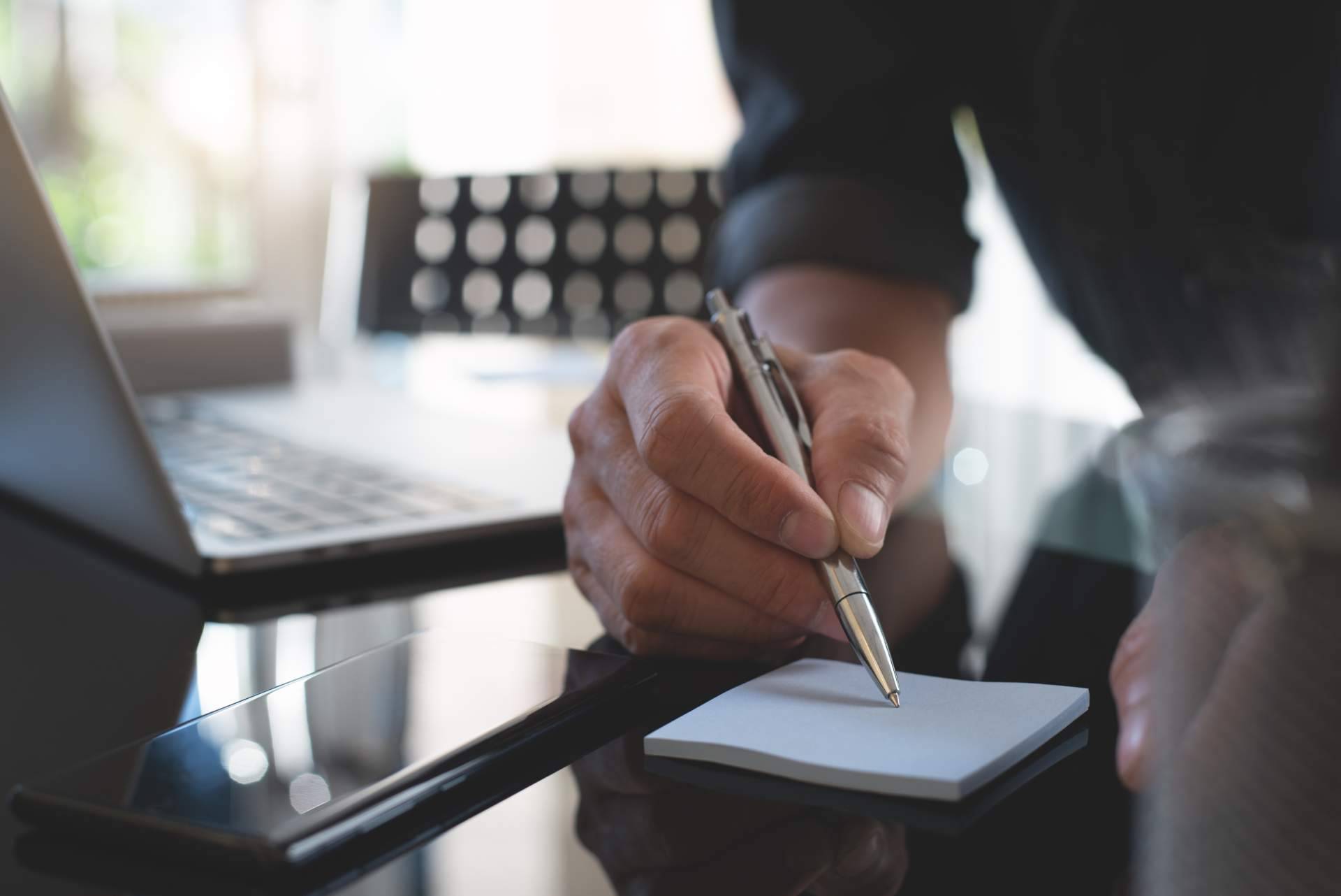 Conocer los beneficios de contratar a un traductor profesional especializado