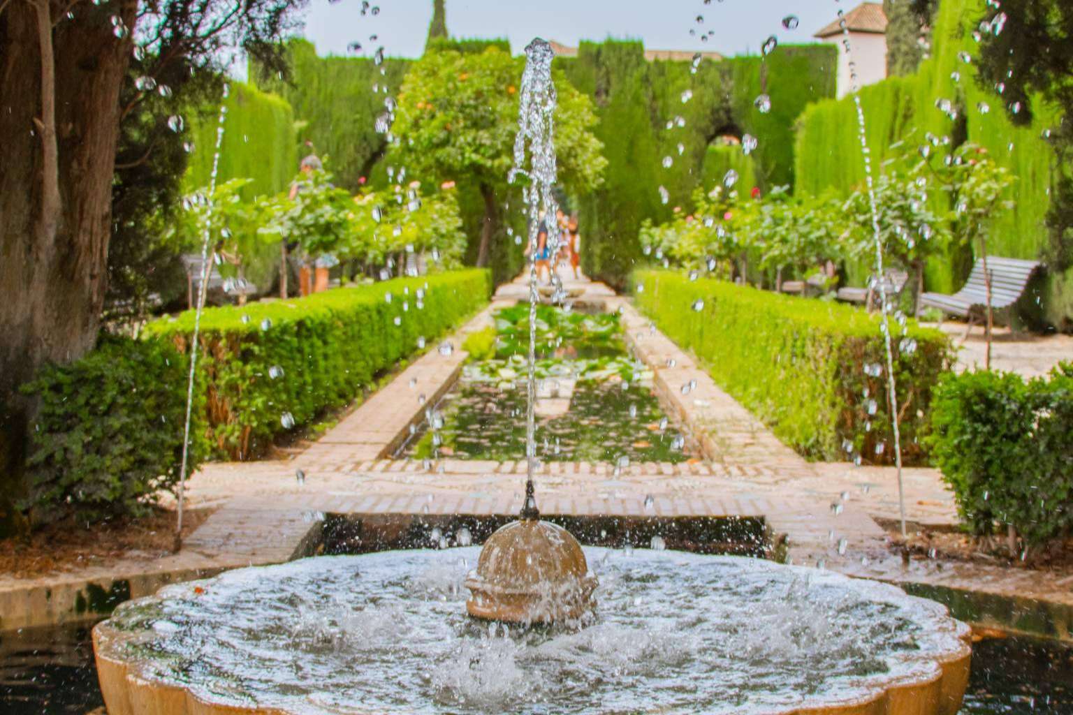 Las visitas de los yesos en el Palacio de Comares hasta los jardines del Generalife, con Arantxa Serrano
