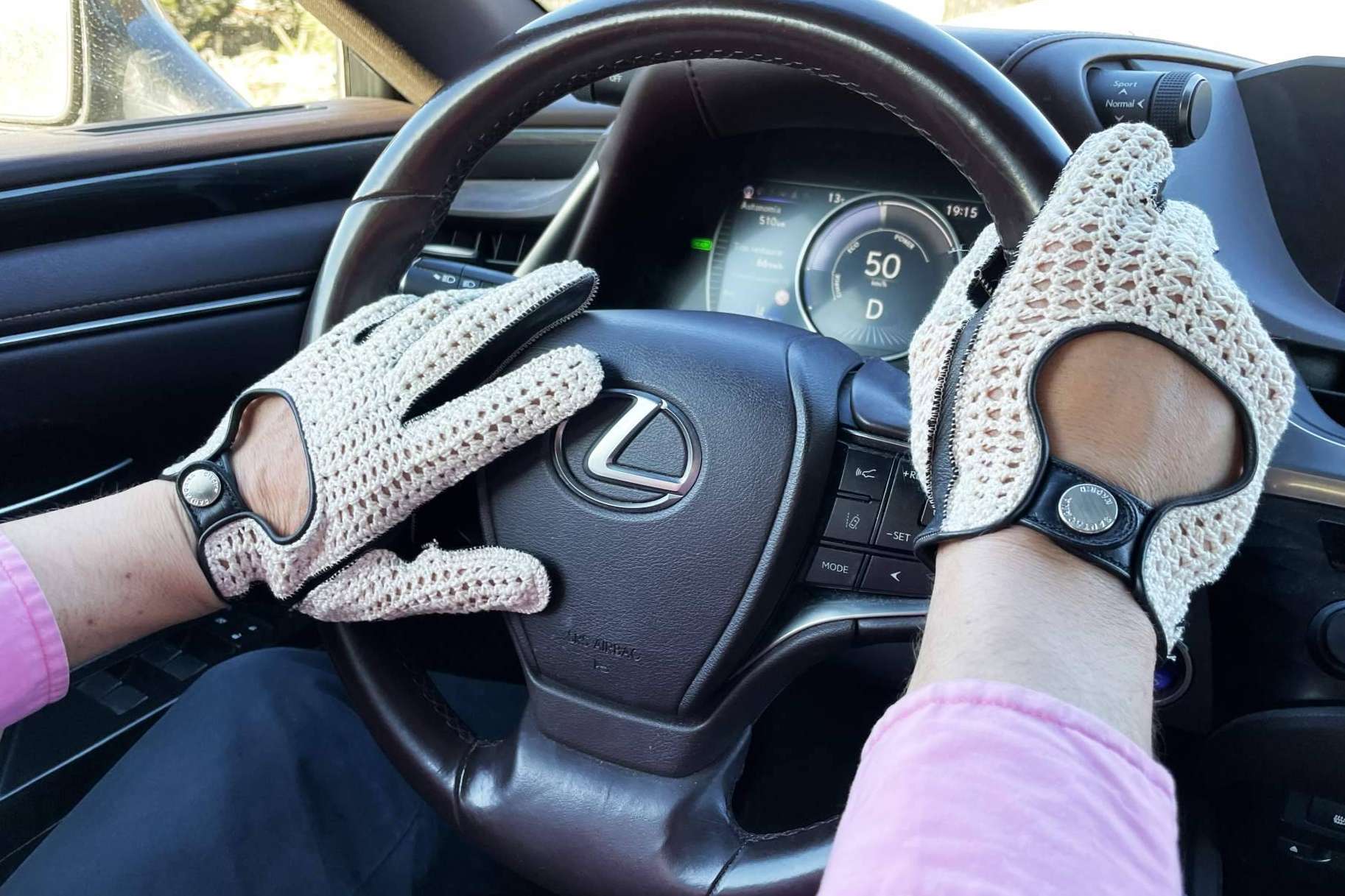 El amplio catálogo de guantes de conducir para el verano de los que dispone Santacana