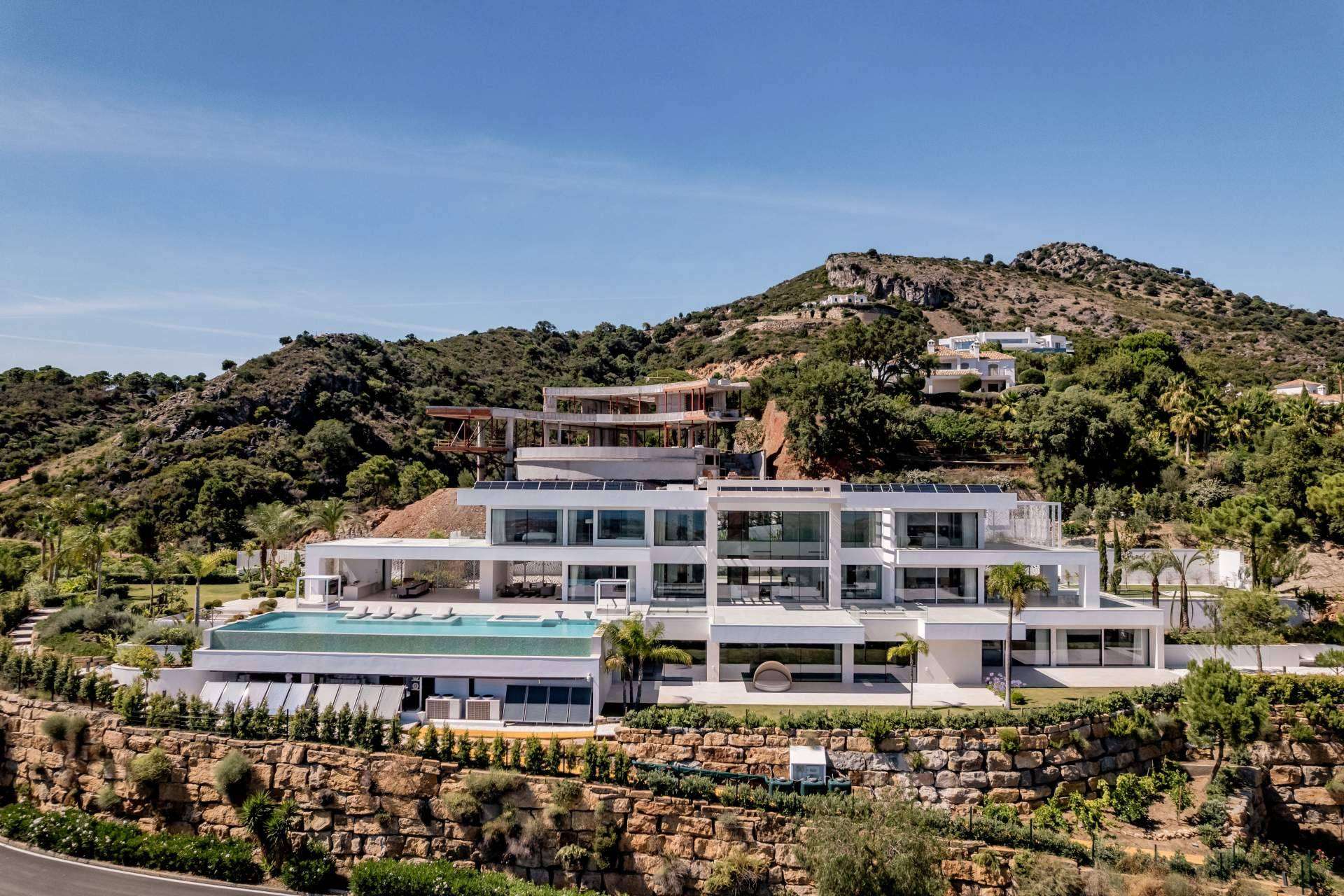 Zeuthen & Company dispone de un catálogo de luxury villas en Marbella