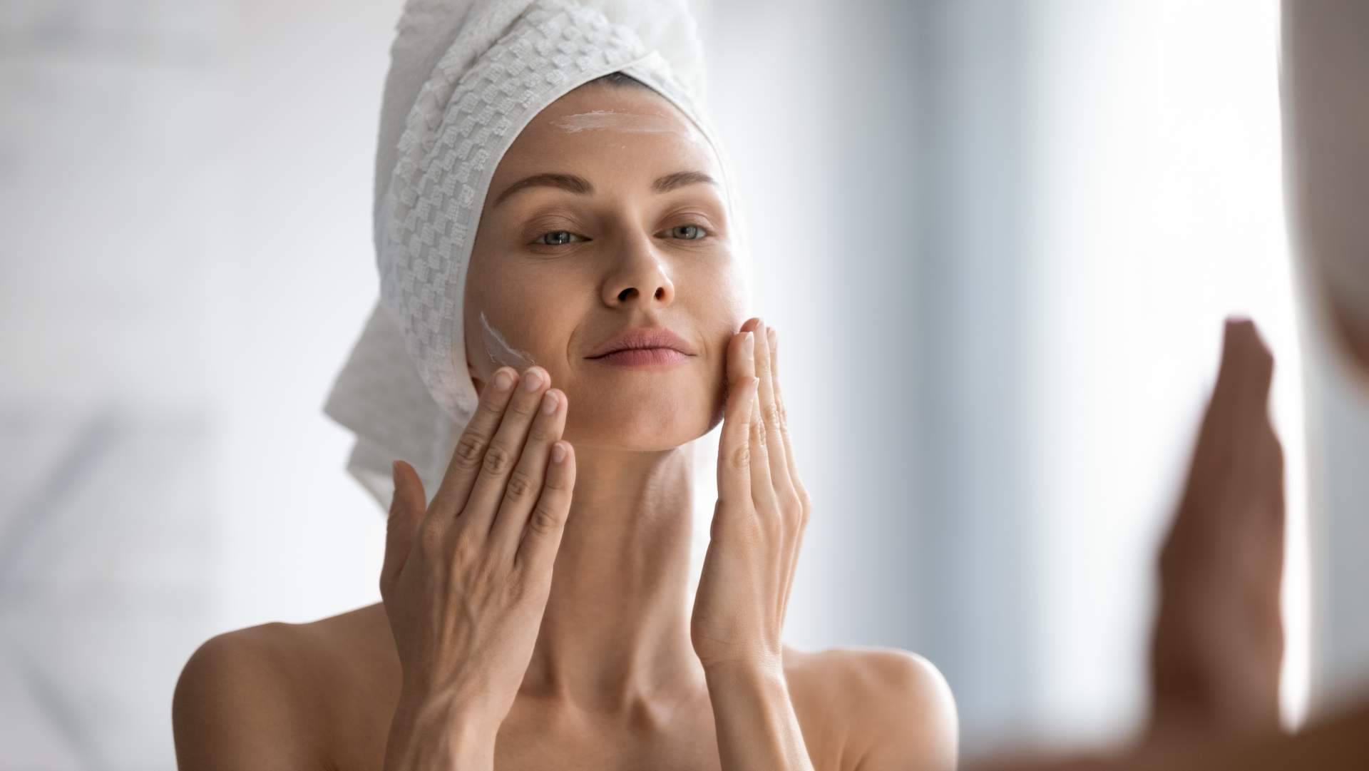 Limpiar e hidratar el rostro sin alterar la barrera protectora de la piel con Cerave