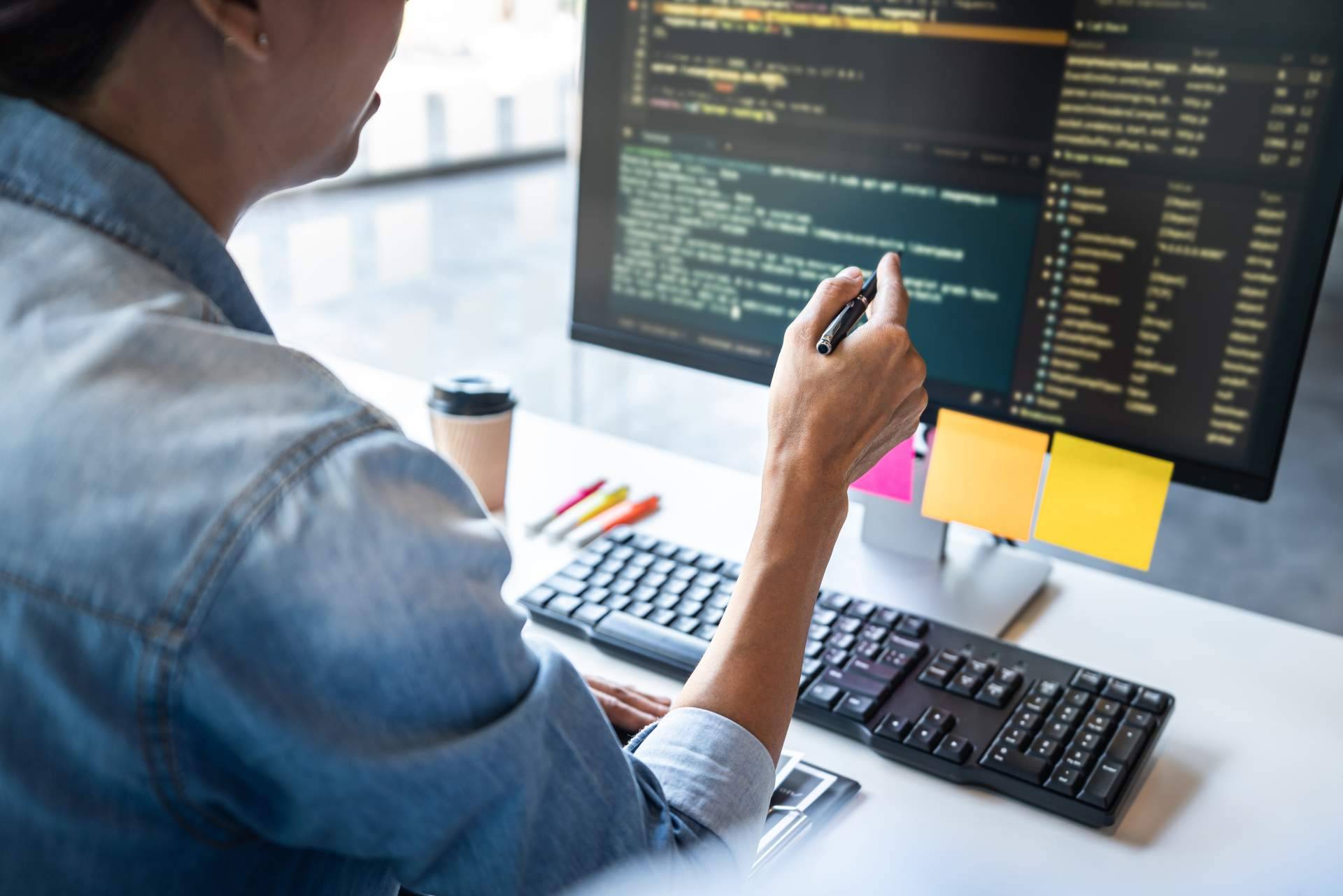 Las principales diferencias entre desarrollo a medida y CMS