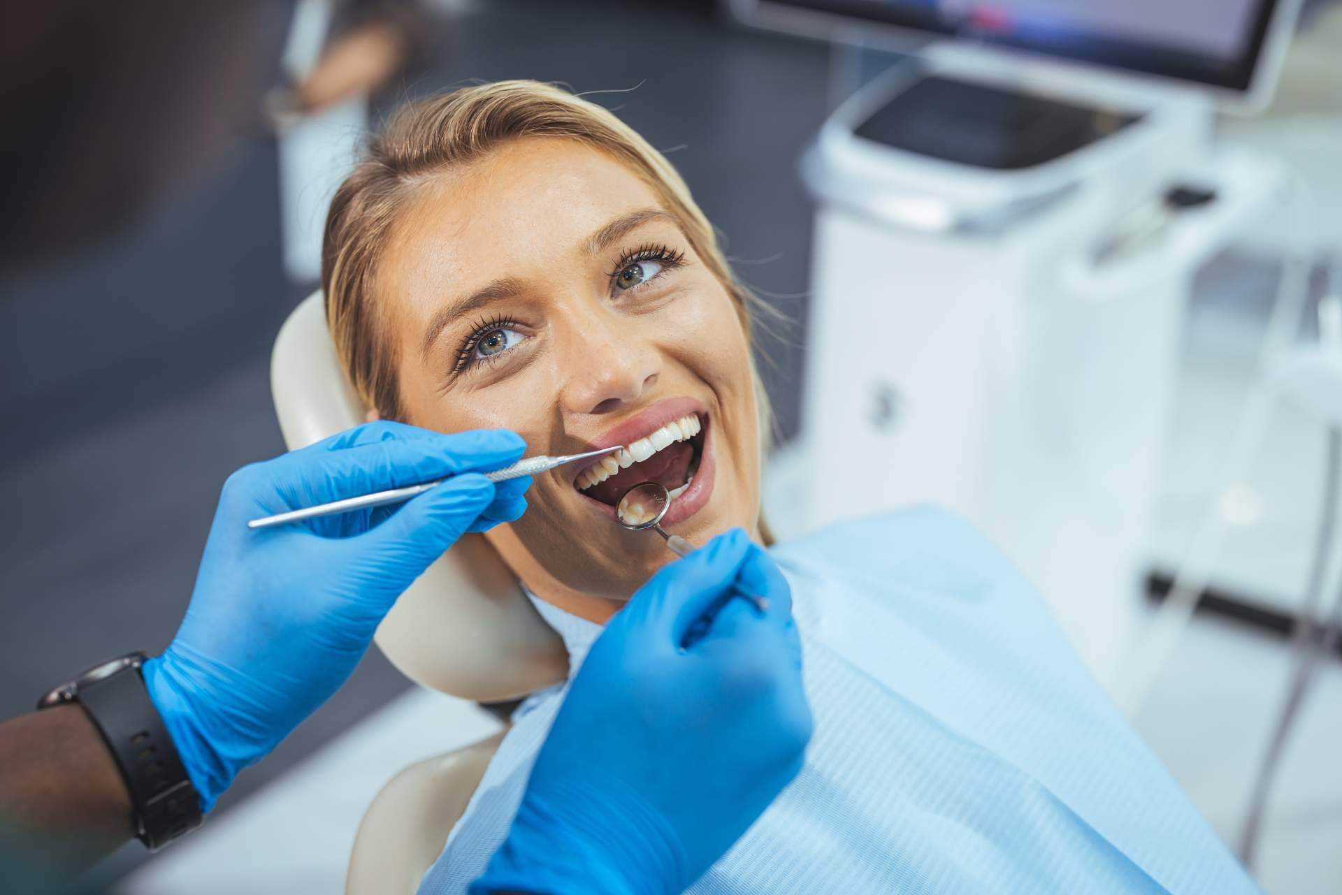 ¿Dónde encontrar especialistas en carillas dentales sin tallado para una sonrisa radiante y natural? Carlos Saiz Smile