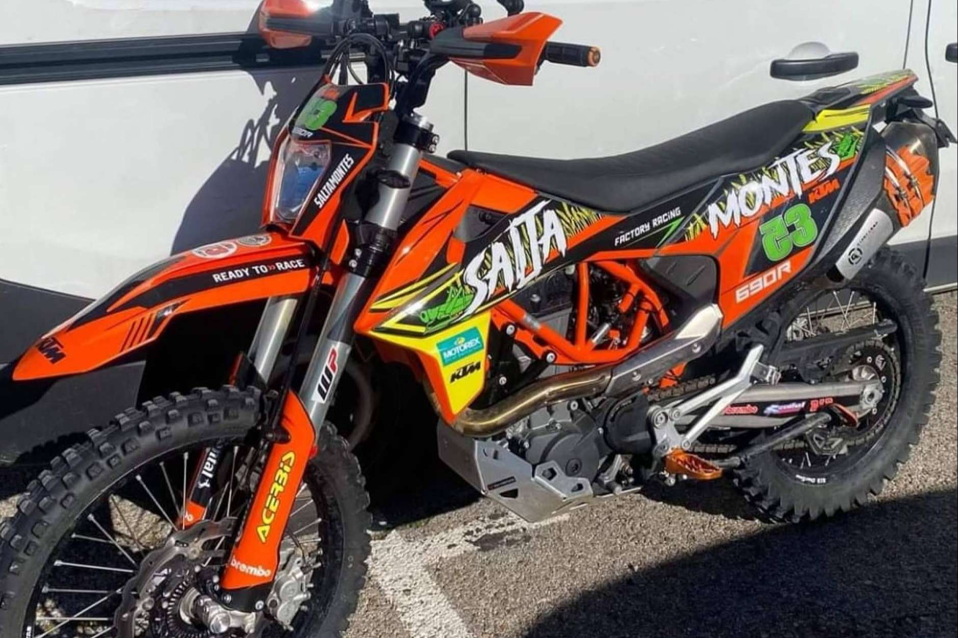 ¿Dónde conseguir adhesivos personalizados para motos de motocross? ADHESIVOSEMBARRADOS