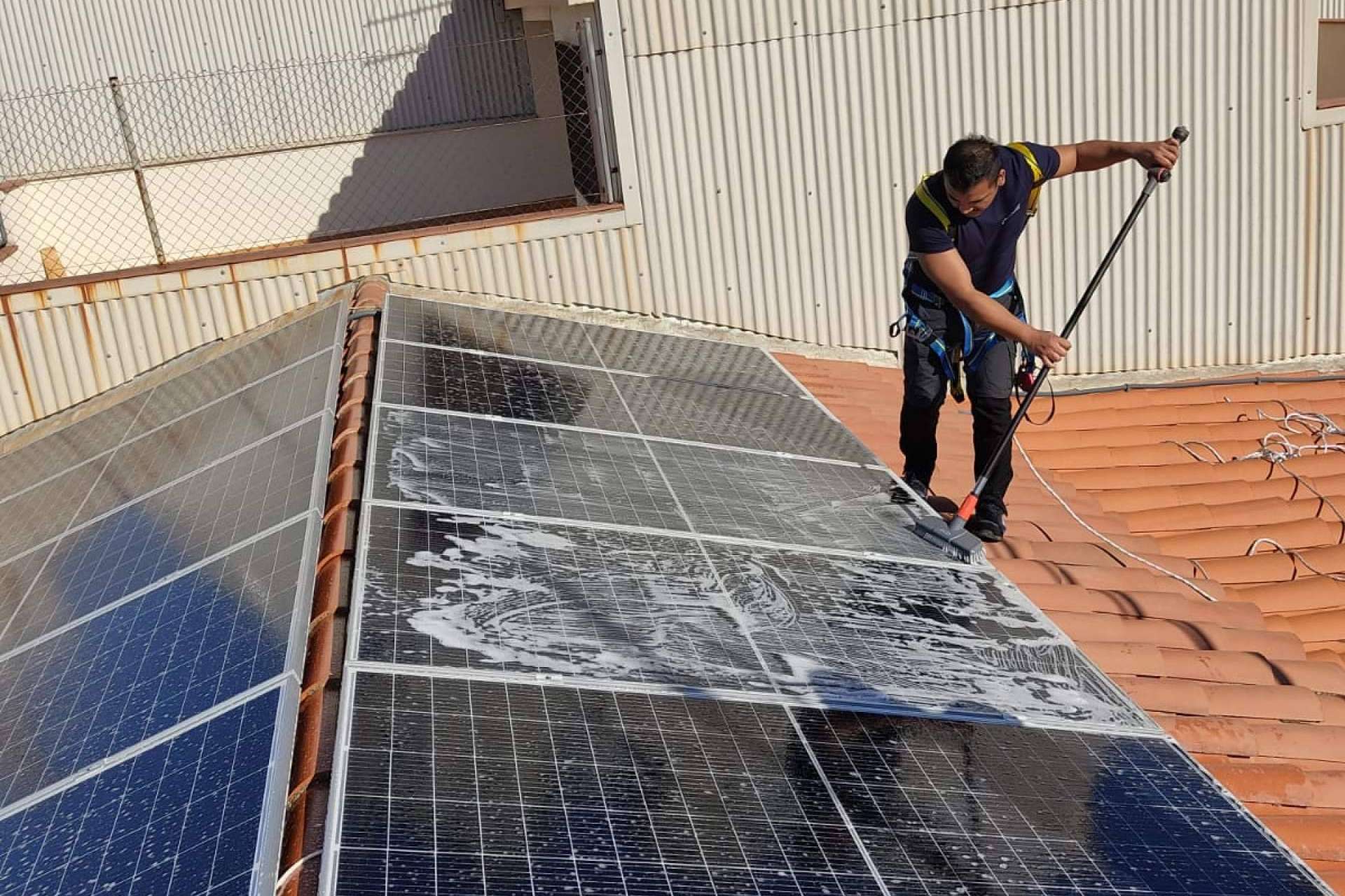 La importancia del mantenimiento en las instalaciones fotovoltaicas, de la mano de Kira Solar