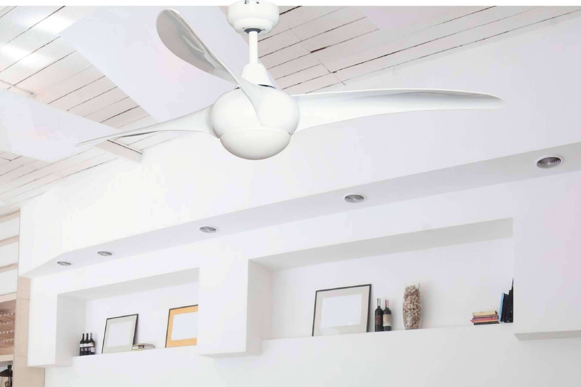 Bastilipo proporciona una amplia gama de ventiladores de techo con mando