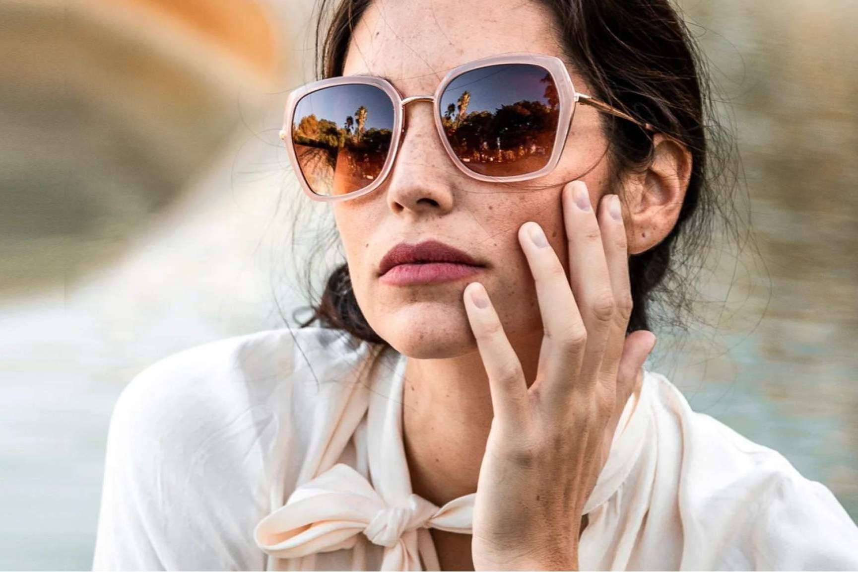 Las gafas de sol rosas de moda para este verano, con Charly Therapy