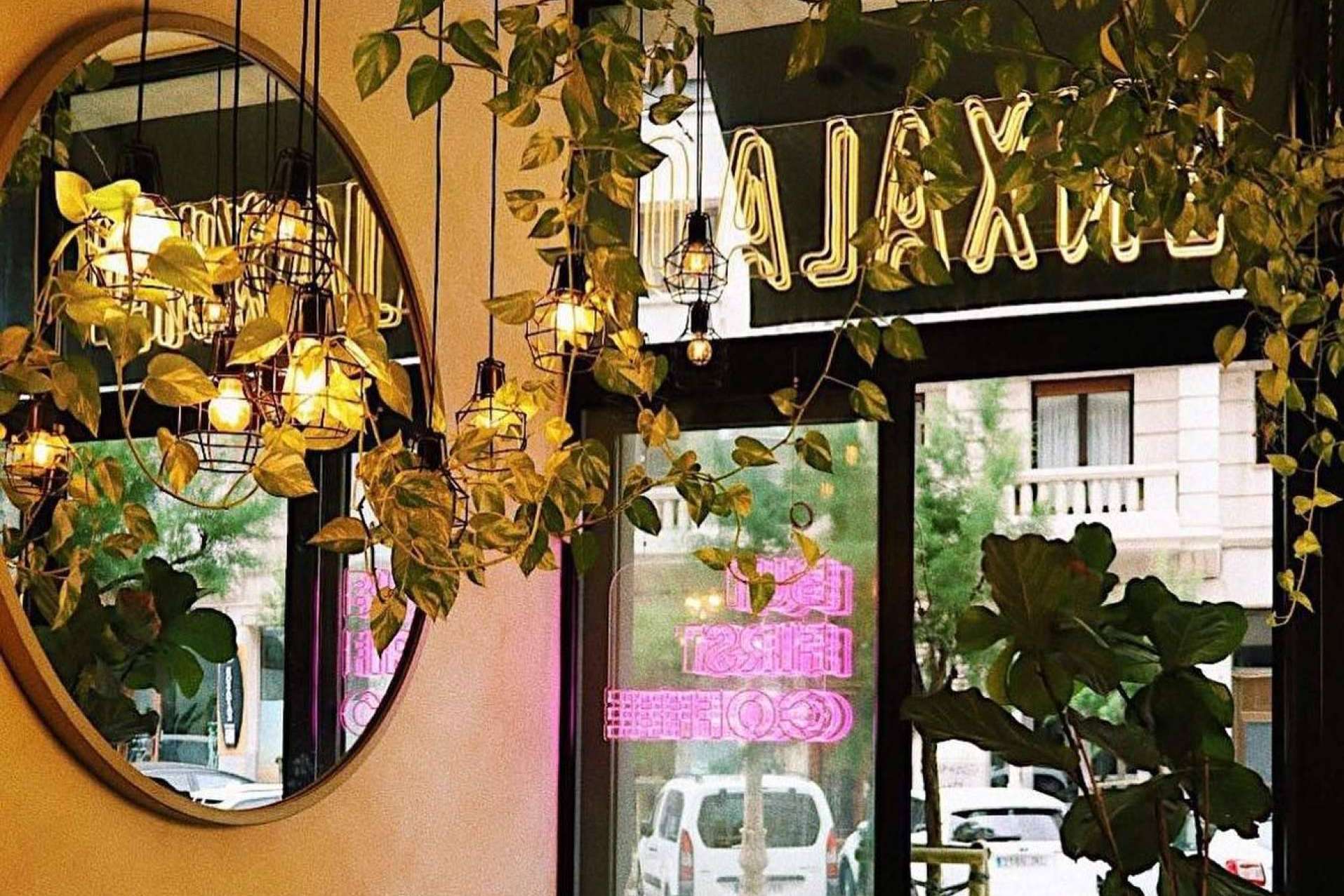 Disfrutar de desayunos y comida saludable con vistas al mar en Enxalao, el rincón culinario de Donosti