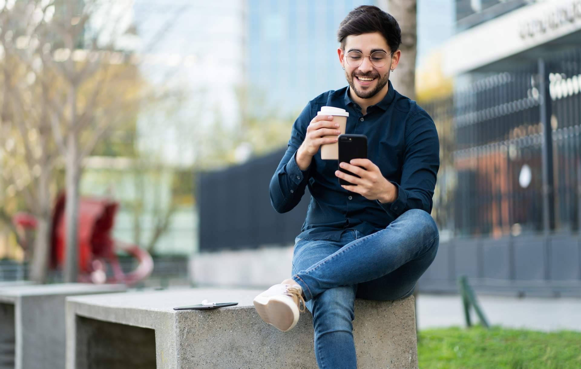 Revolución de la comunicación interna con Ommnio, la plataforma que elimina el uso del teléfono personal en el trabajo