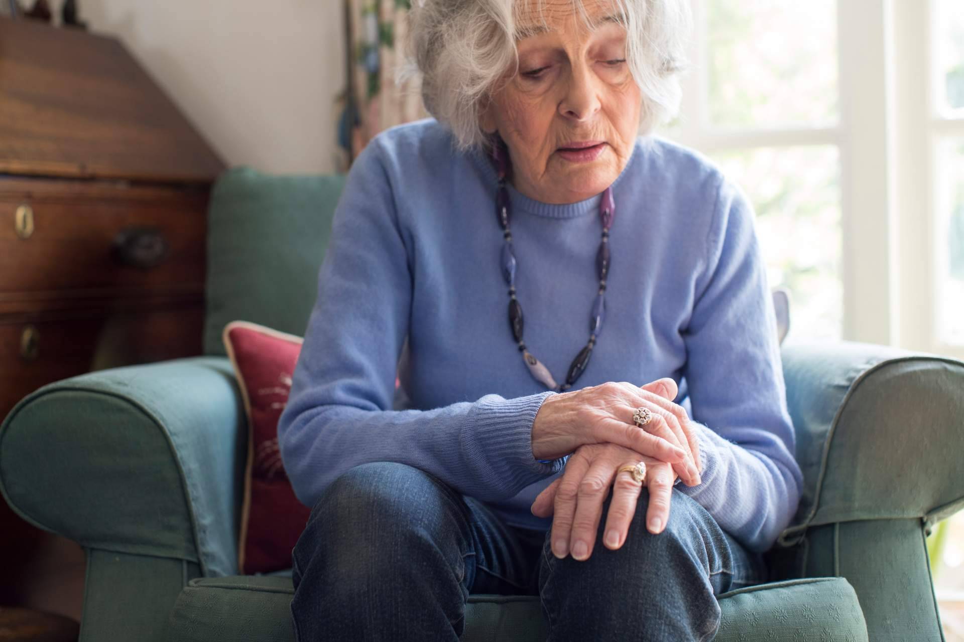 ¿Cómo identificar los primeros síntomas del Parkinson?