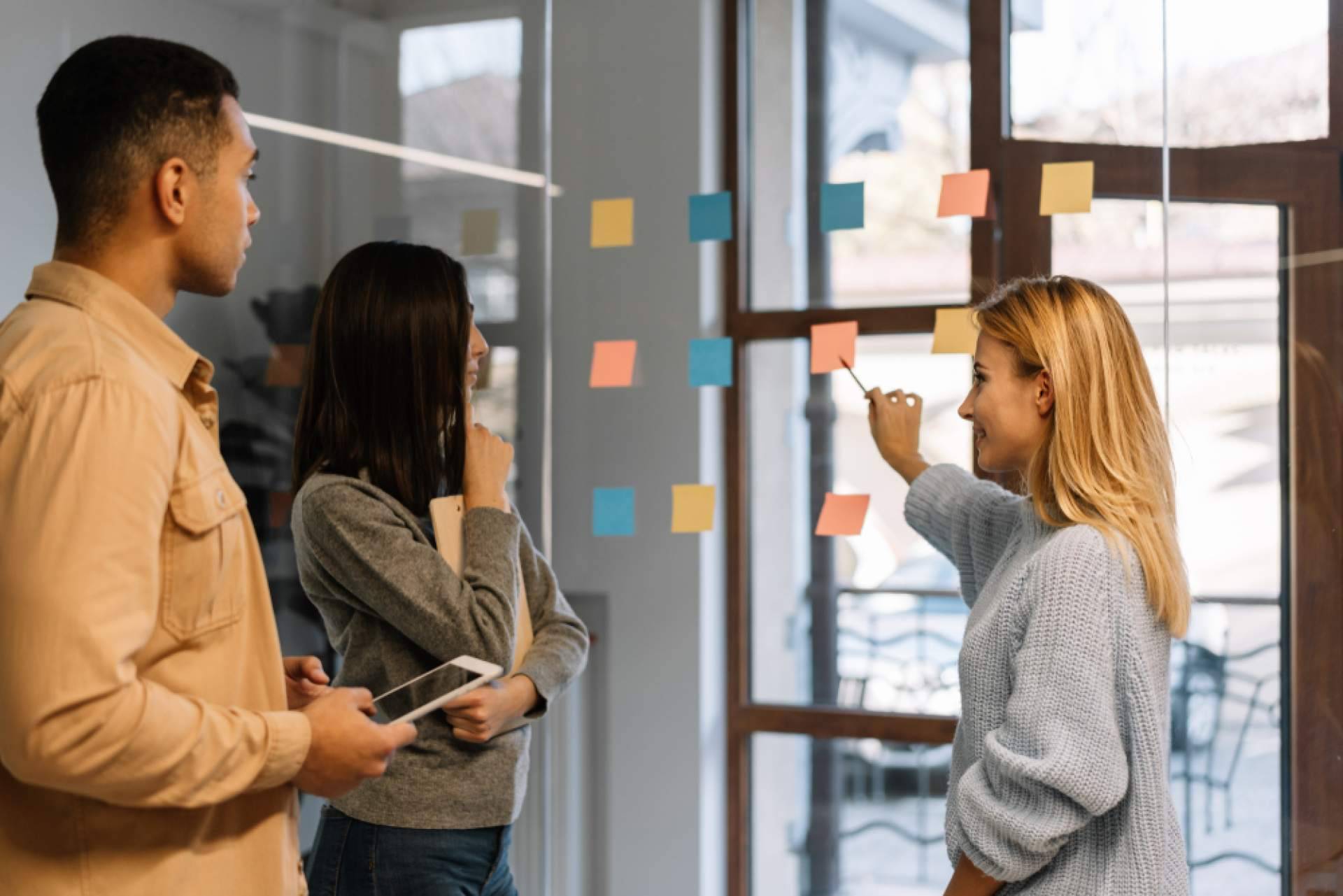 Cómo el pensamiento crítico en un MBA moldea líderes de la industria