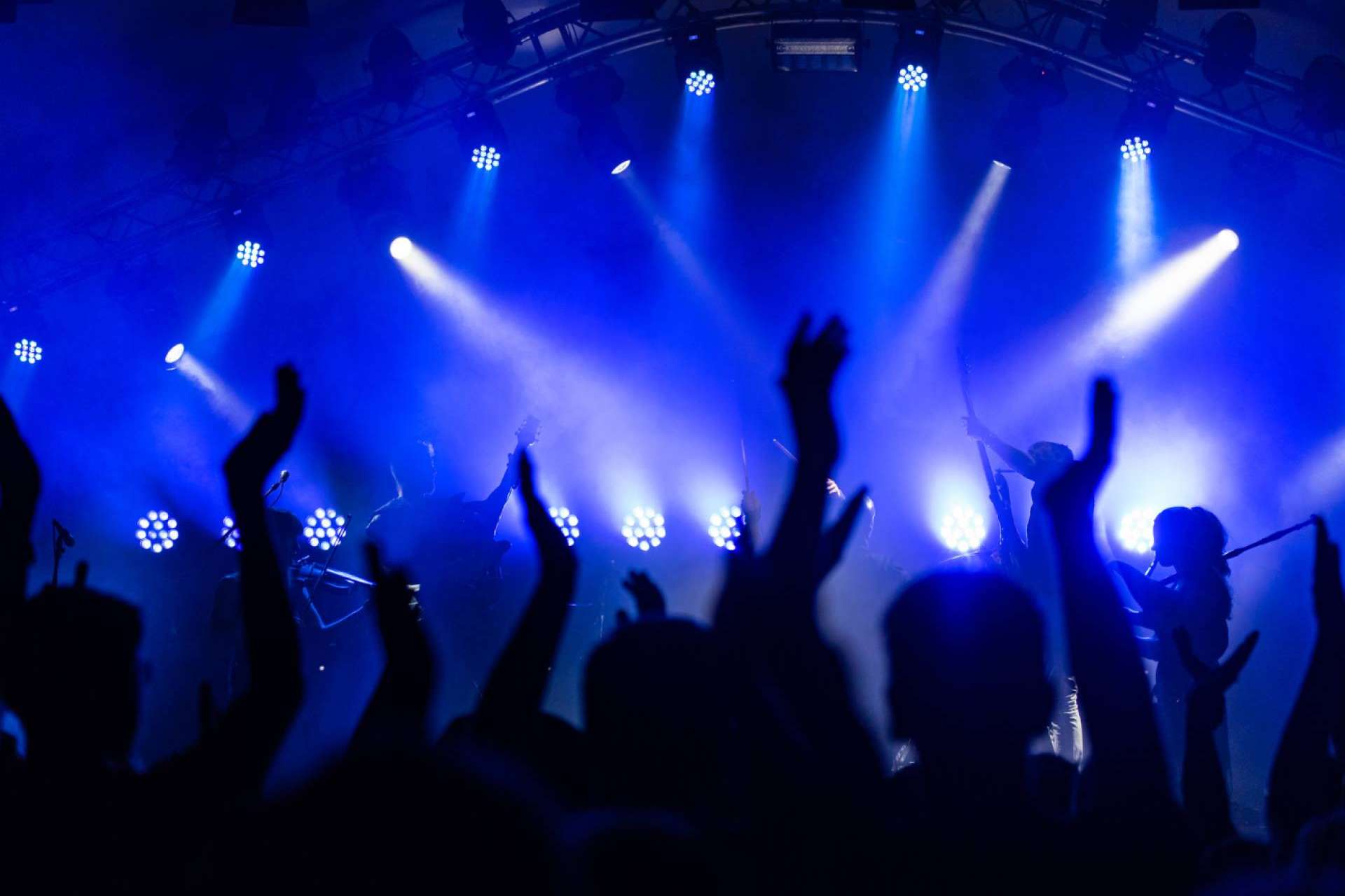 Fiestas Martinika, equipos de sonido e iluminación profesional para lograr eventos perfectos