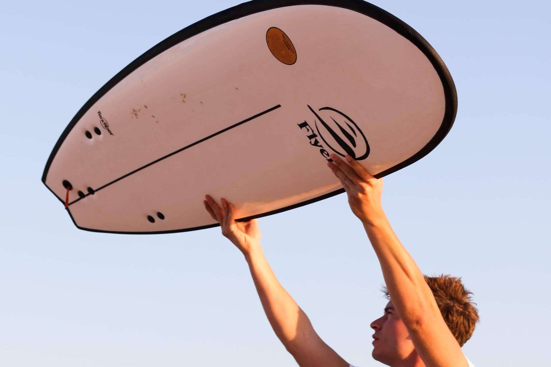 Flysurf recomienda 5 de los mejores destinos para la práctica de surf en España