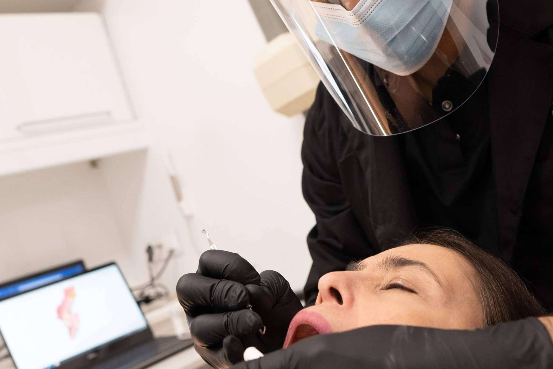 Clínica Calvo de Mora, una clínica especializada en cirugía maxilofacial y servicios odontológicos