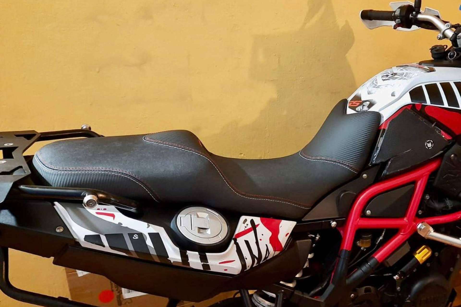 JM-Fundas dispone de un amplio catálogo de fundas de asiento para moto personalizadas