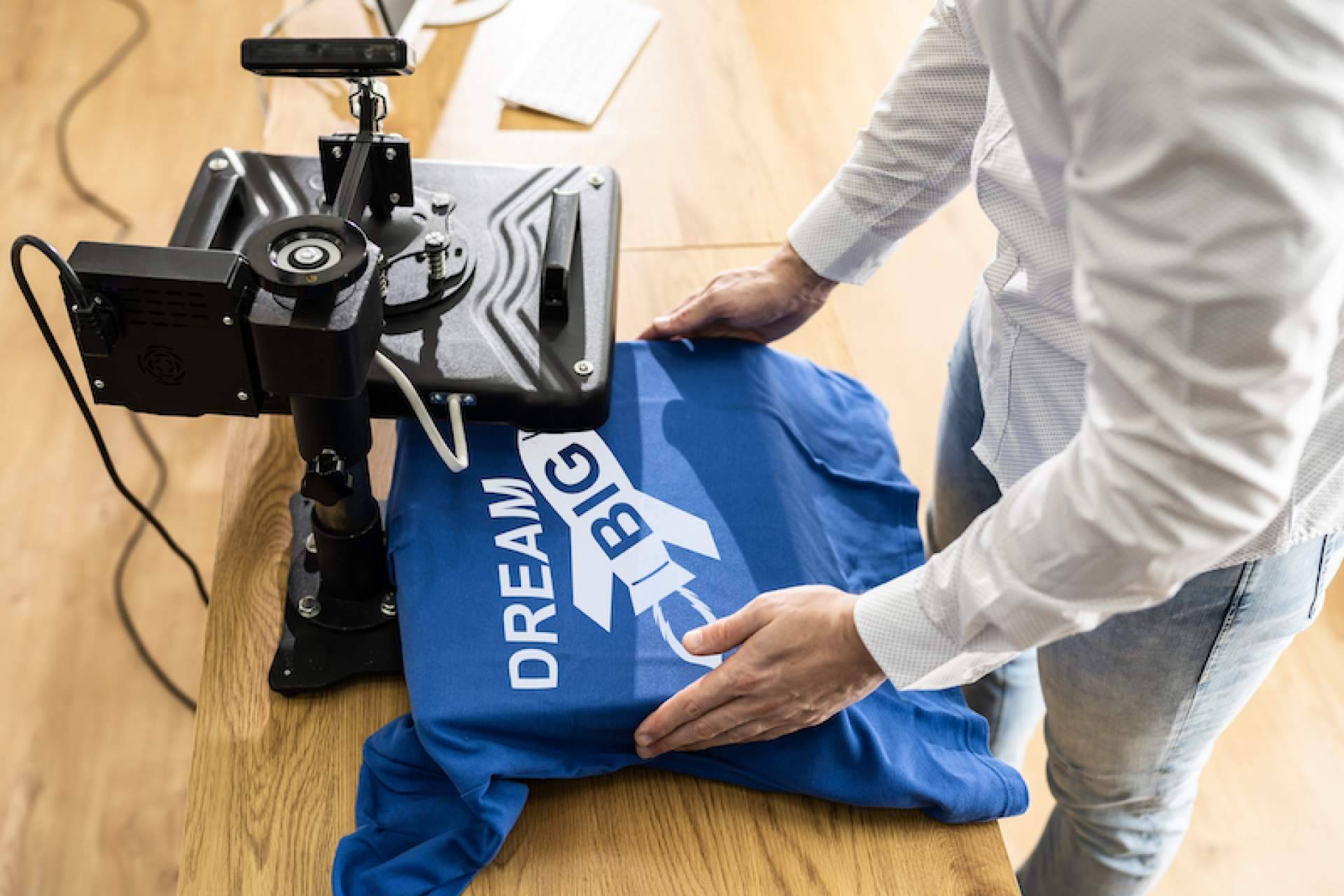 SEVU Printing permite aumentar la visibilidad de una marca con la personalización de sus camisetas