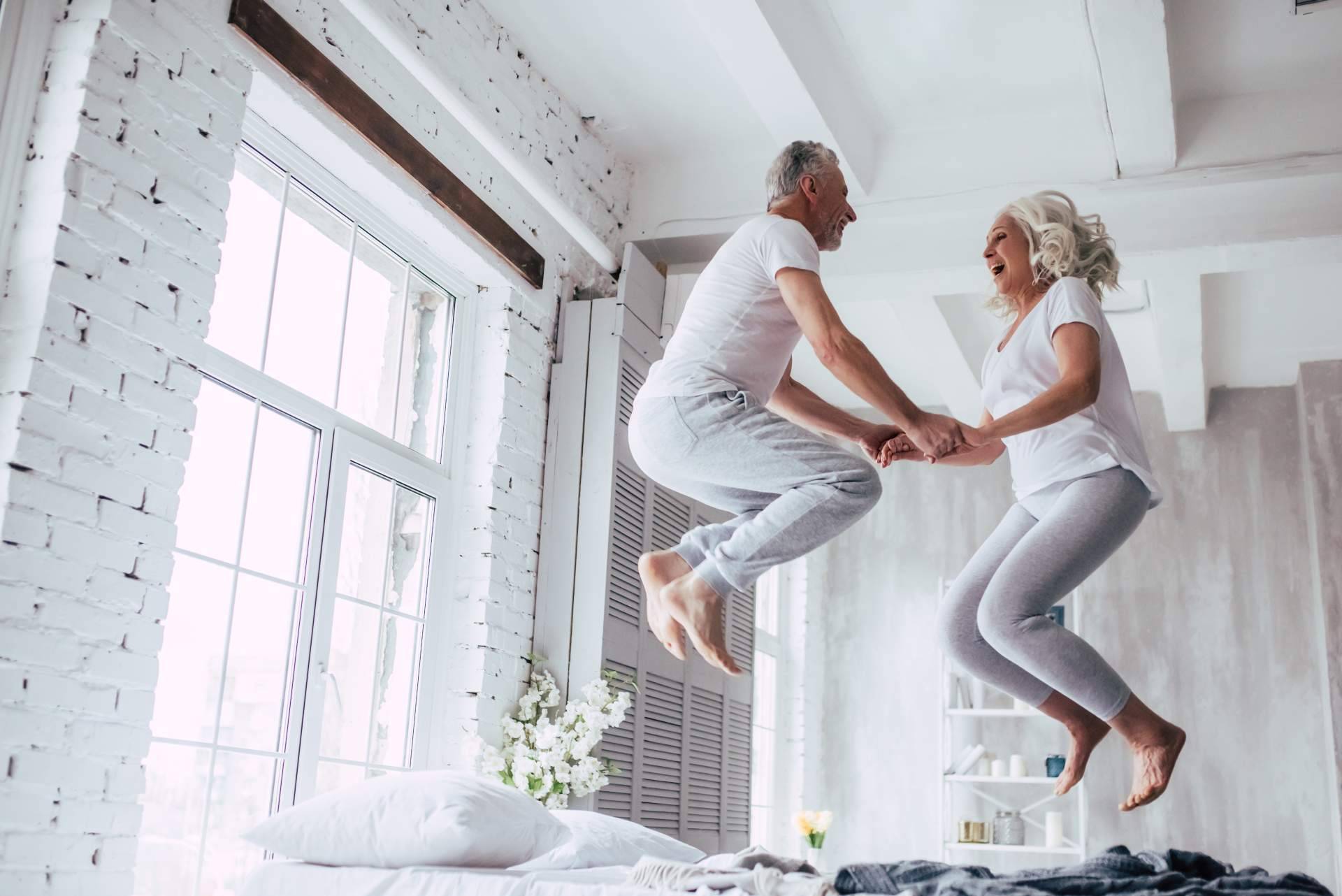Ejercicios de fuerza en mayores para mejorar su estado físico y mental, con Salud & Fitness