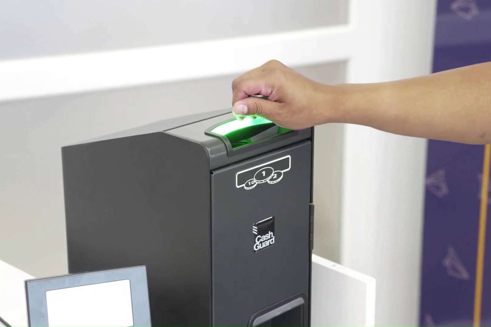 Descubrir por qué cada vez más comercios escogen CashGuard, la caja registradora inteligente de Telsystem