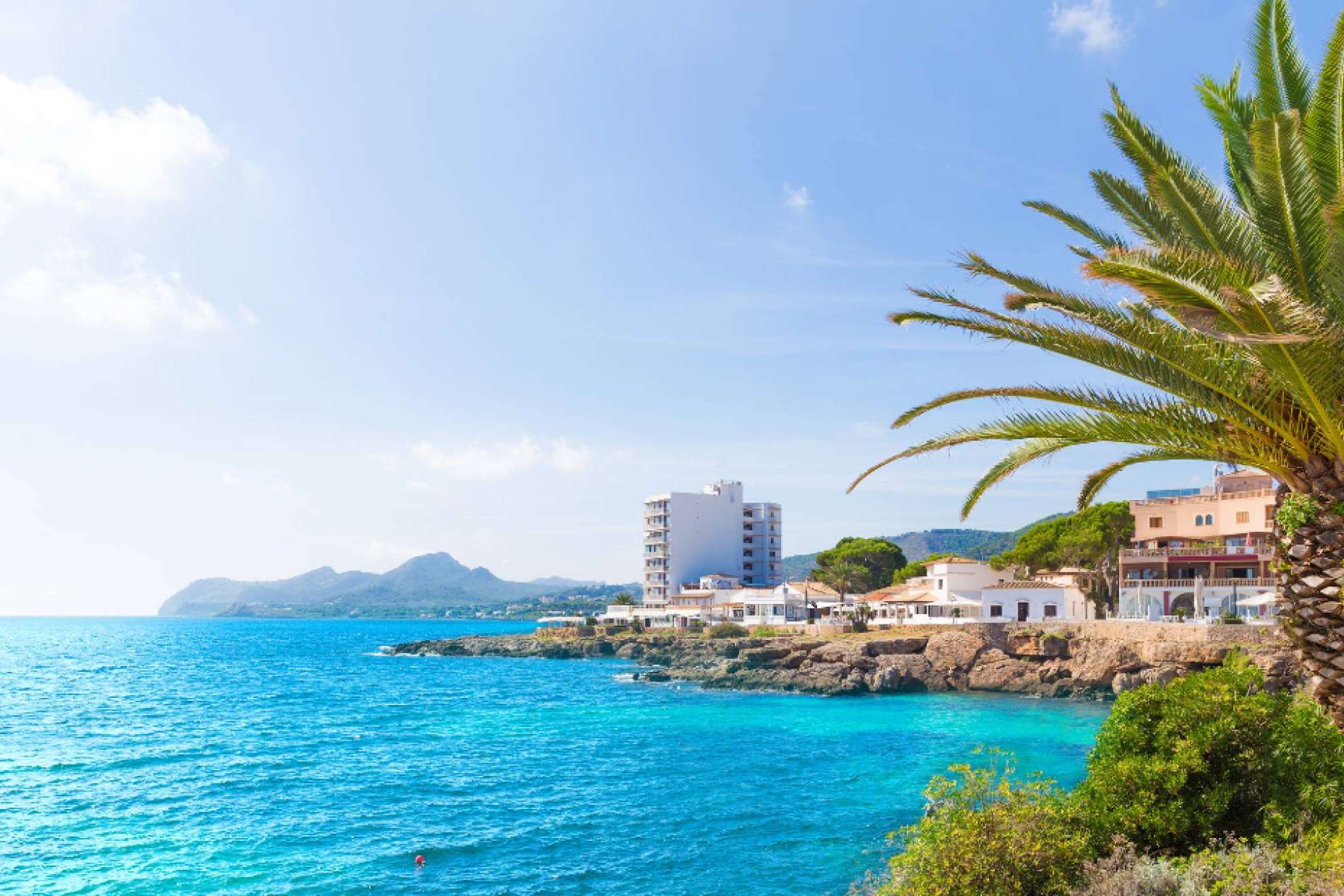 Cala Ratjada; una joya escondida en Mallorca para las parejas enamoradas