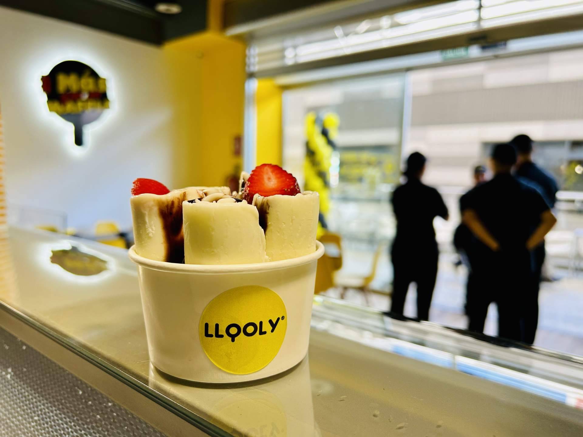 Rollitos de helados a la plancha personalizados de Llooly elaborados con ingredientes 100 % naturales