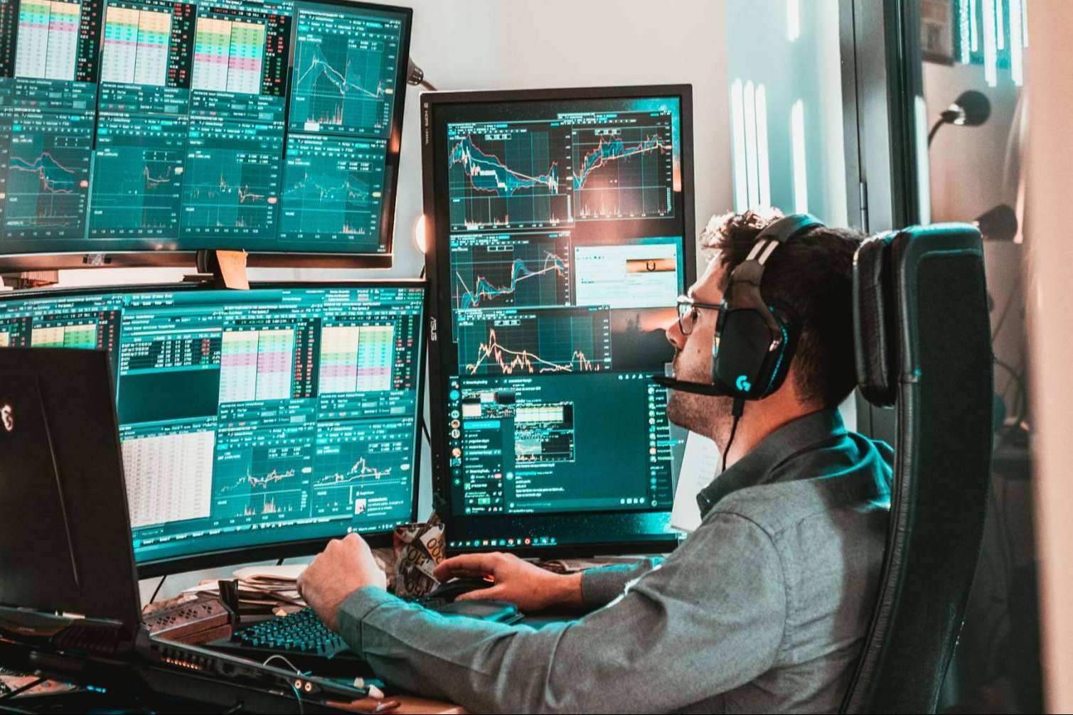 Contratar la formación teórica de Streaming Trading y obtener 1 mes de regalo de sala de trading