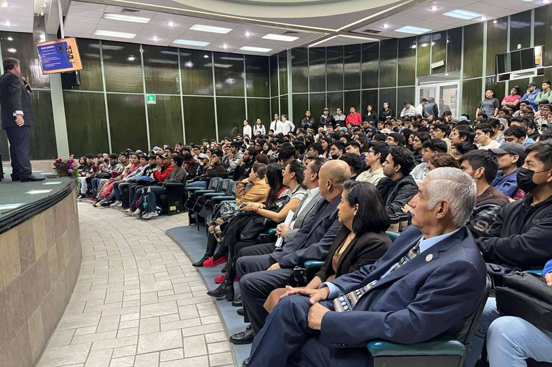 La conferencia INGENIERÍA TRANSATLÁNTICA, impartida por el presidente del Instituto Panamericano de Tampico