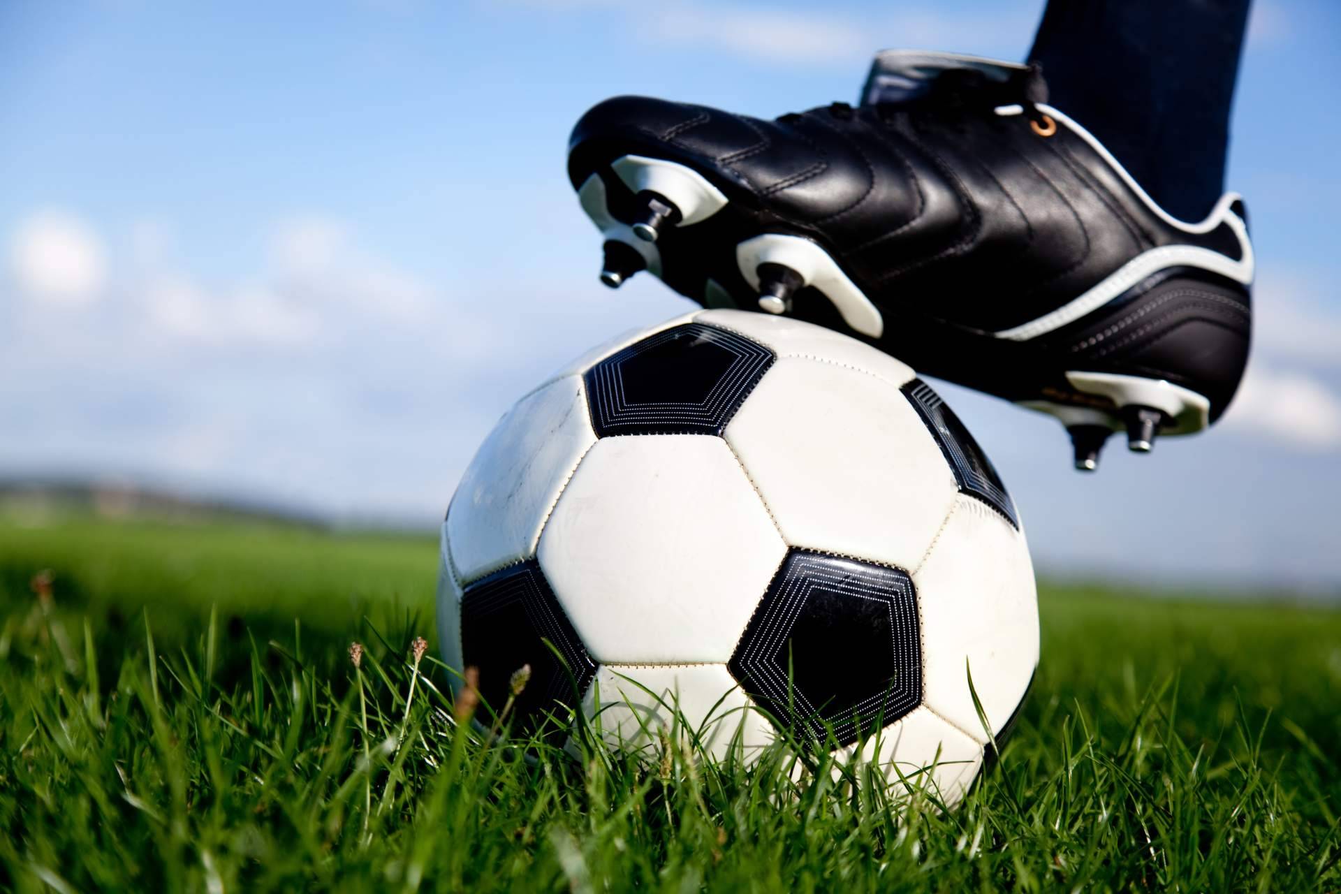 Con la ayuda de ESME Football, ¿cómo encontrar con quien jugar al futbol?