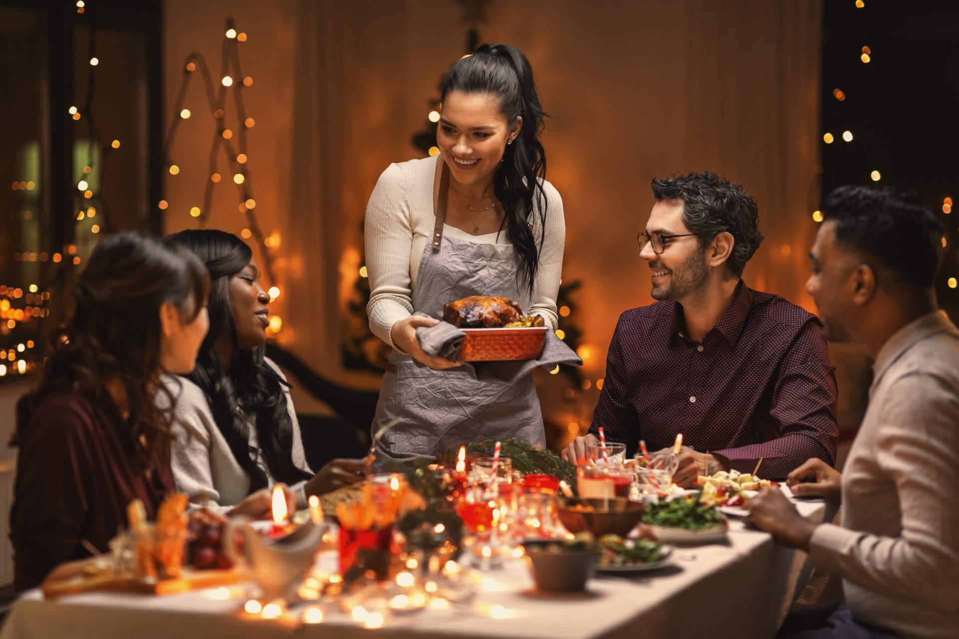 Controlando los excesos de comida en las fiestas con enzimas digestivas