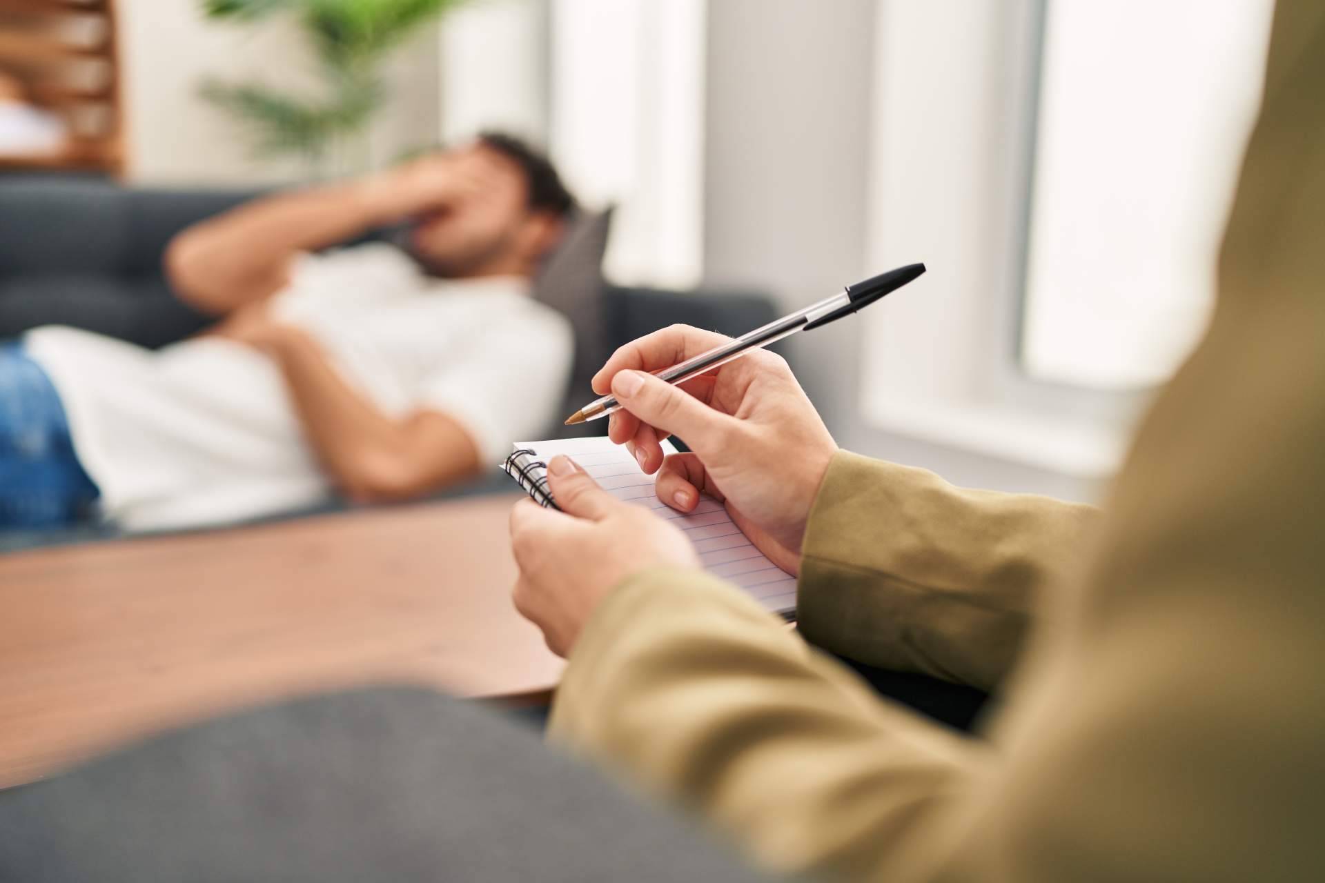 Consulta profesional de psicología en Madrid con Centro Médico El Pilar