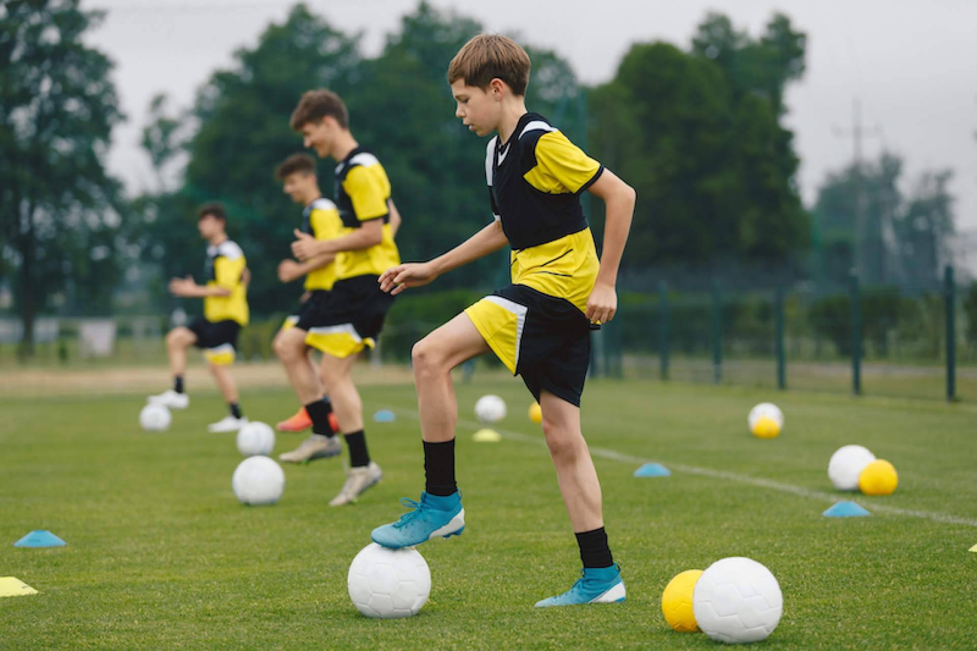 Estudiar inglés practicando fútbol con entrenadores de un equipo favorito de la Liga Inglesa