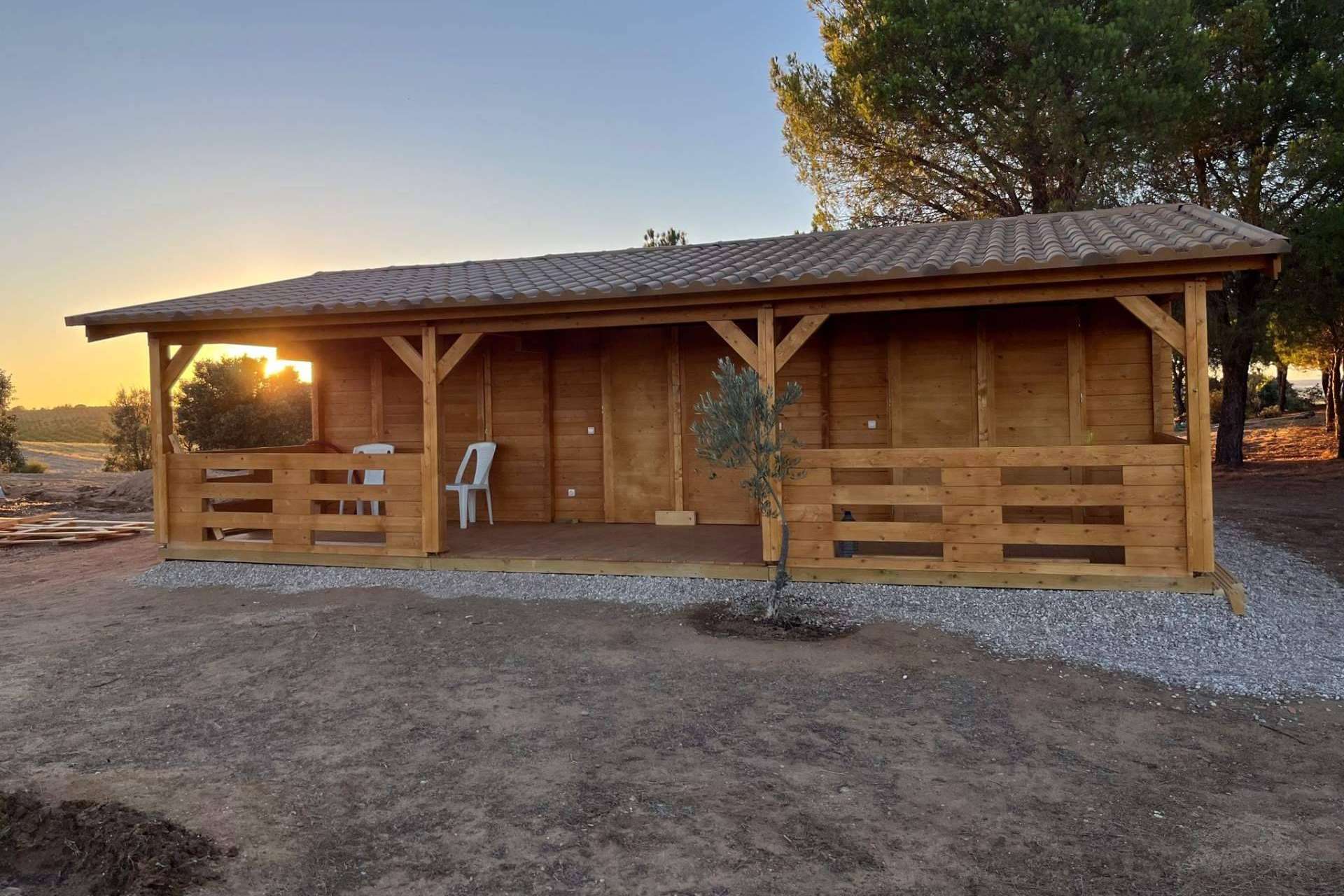 Casas de Madera Bálticas garantiza la calidad de la madera fabricando viviendas para cualquier tipo de terreno