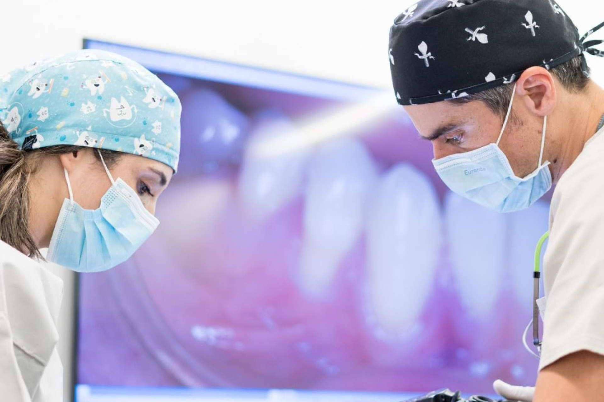 La Clínica Dental Ruiz de Gopegui explica cómo tratar la gingivitis