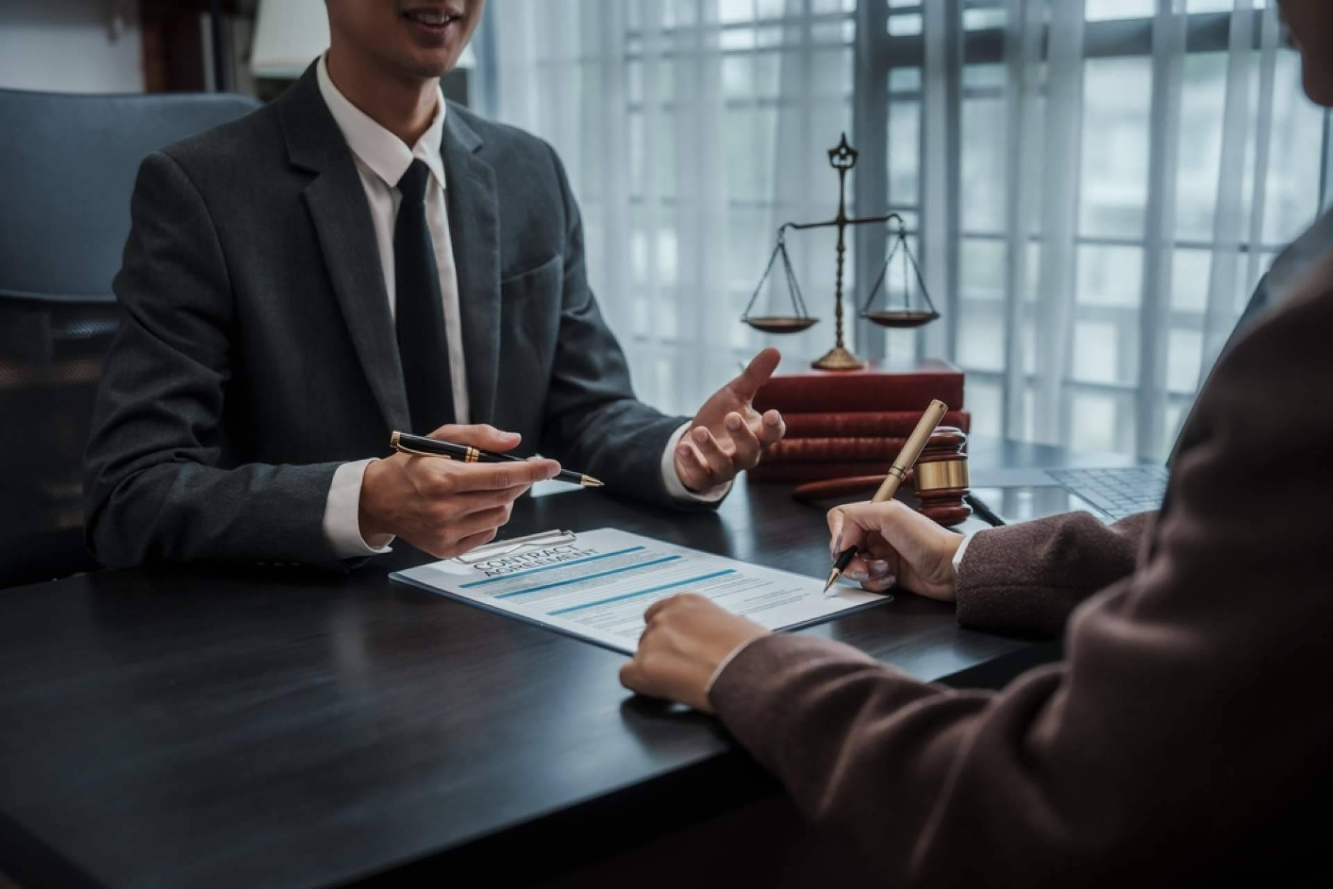 Al servicio de las empresas, expertise legal; resolución de conflictos entre socios