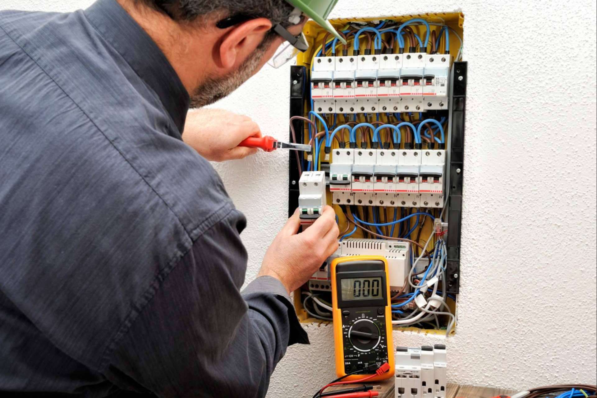 ¿Por qué optar por los magnetotérmicos C120N de Schneider?, por Cadenza Electric