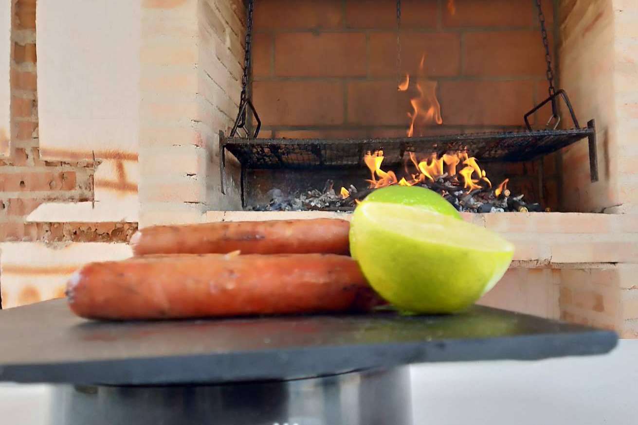 D’Carnilsa explica qué es la salchicha ranchera