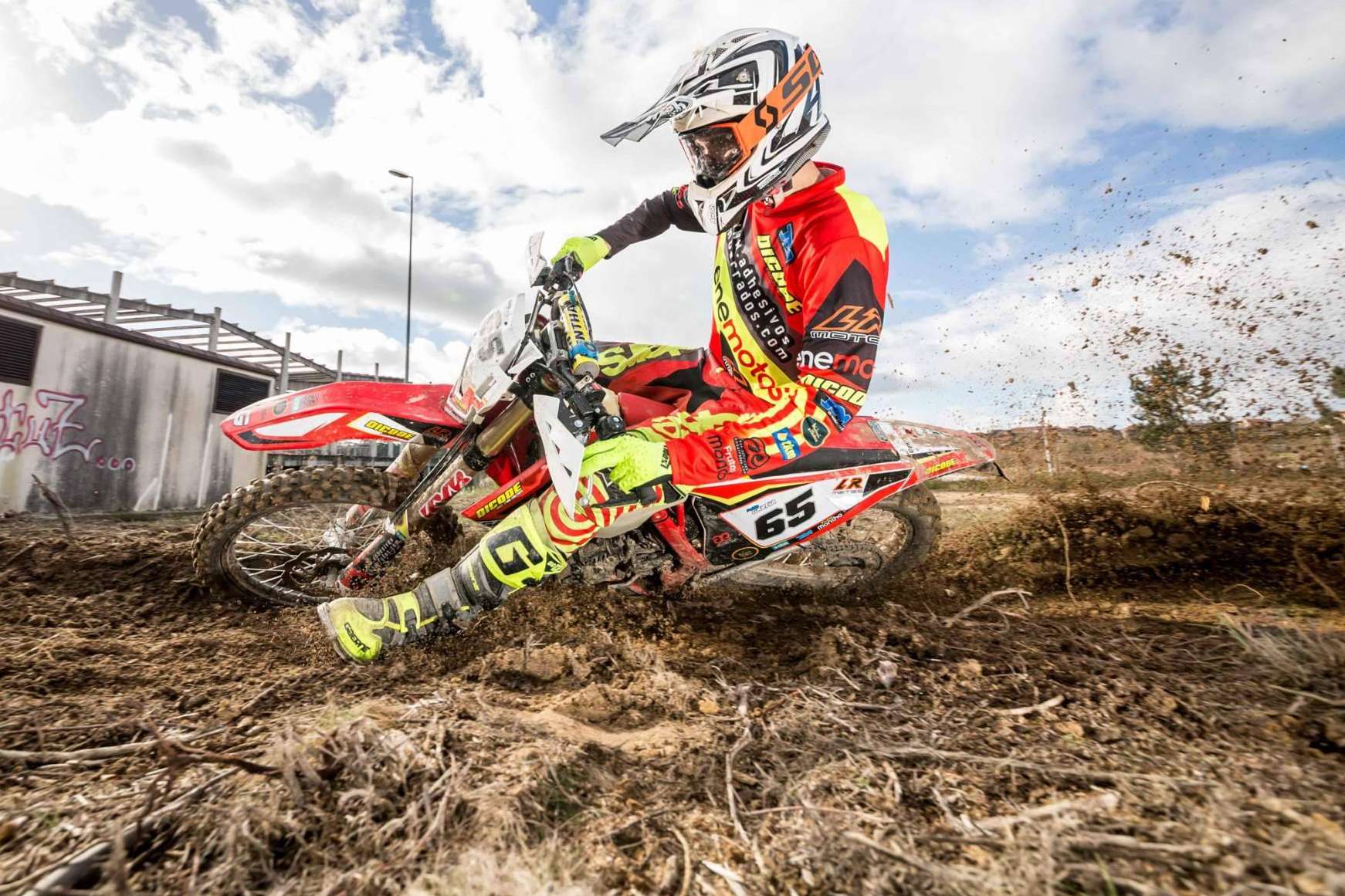 ADHESIVOSEMBARRADOS ofrece plásticos y adhesivos para motos offroad