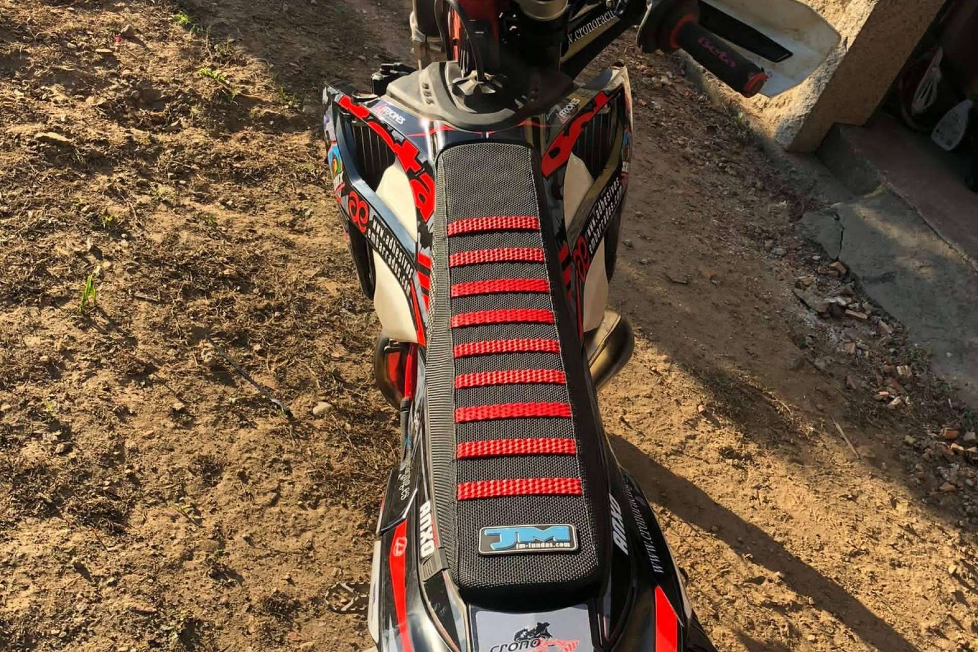 JM-Fundas dispone de fundas para asientos de motos para motocross