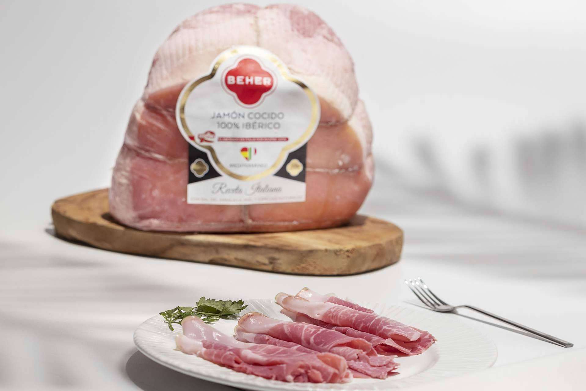 El primer jamón cocido 100 % ibérico de BEHER y Raspini recibe la aprobación del Papa Francisco a través de Paciotti