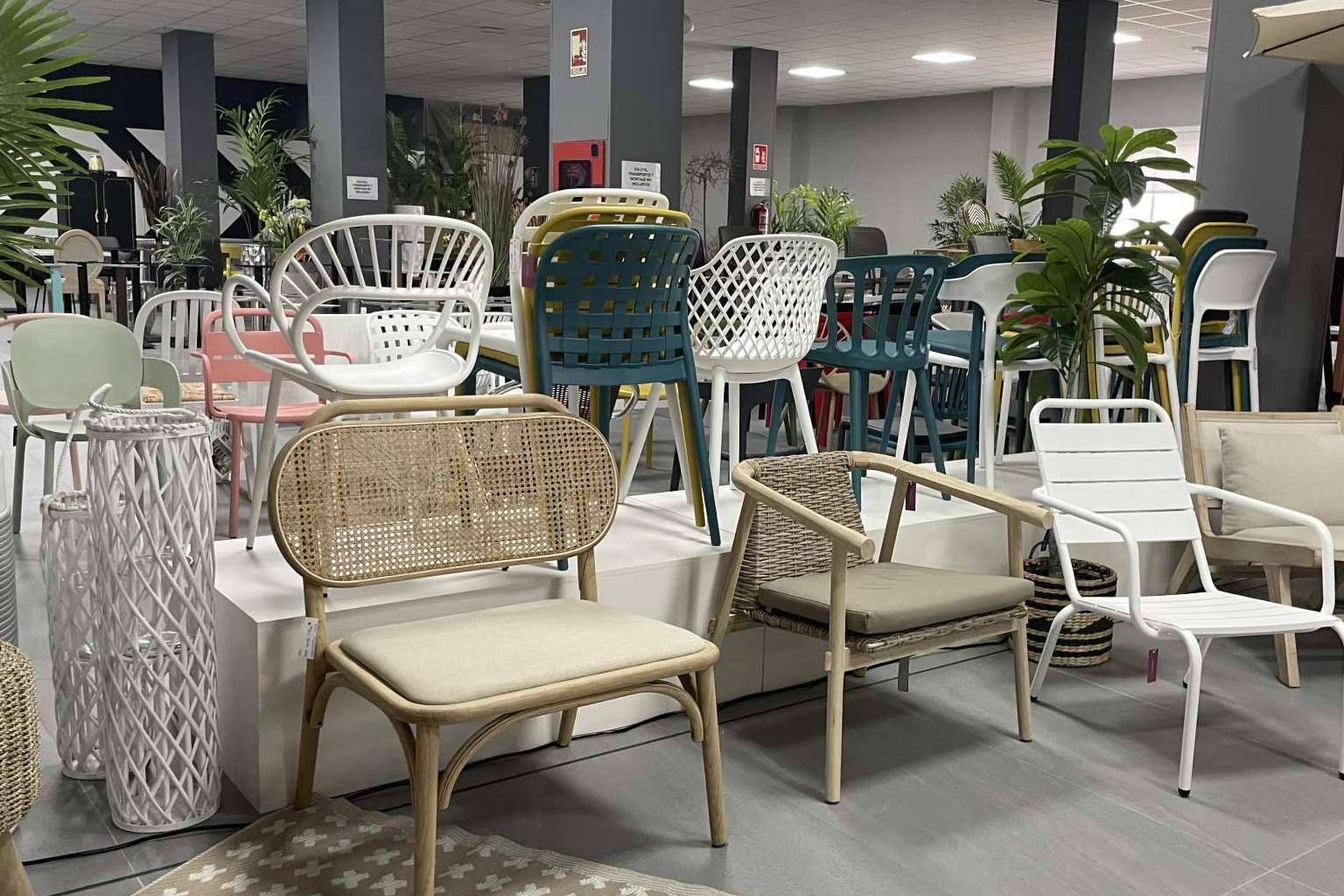 Más metros de exposición de diseño Contract para profesionales de hotelería, con Apartmueble