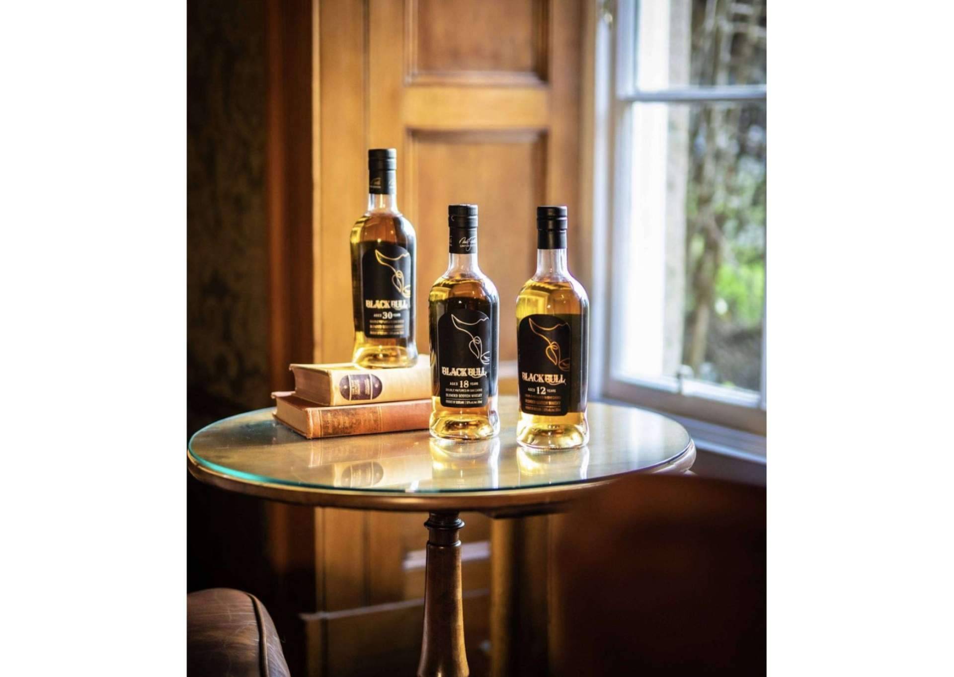 Duncan Taylor Distillery presenta Black Bull Whisky en España