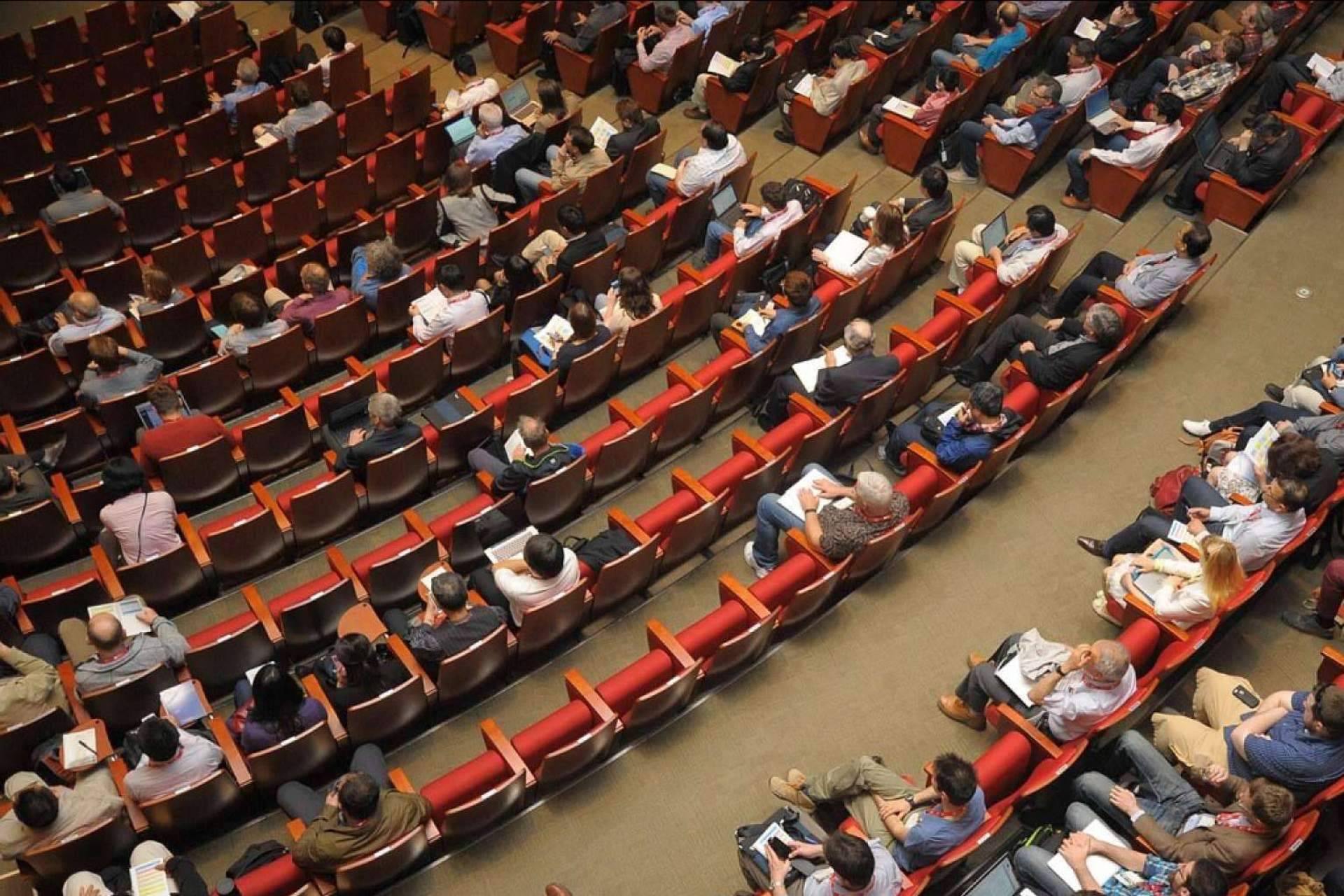 AB Grupo, el servicio de azafatas de congresos en Madrid