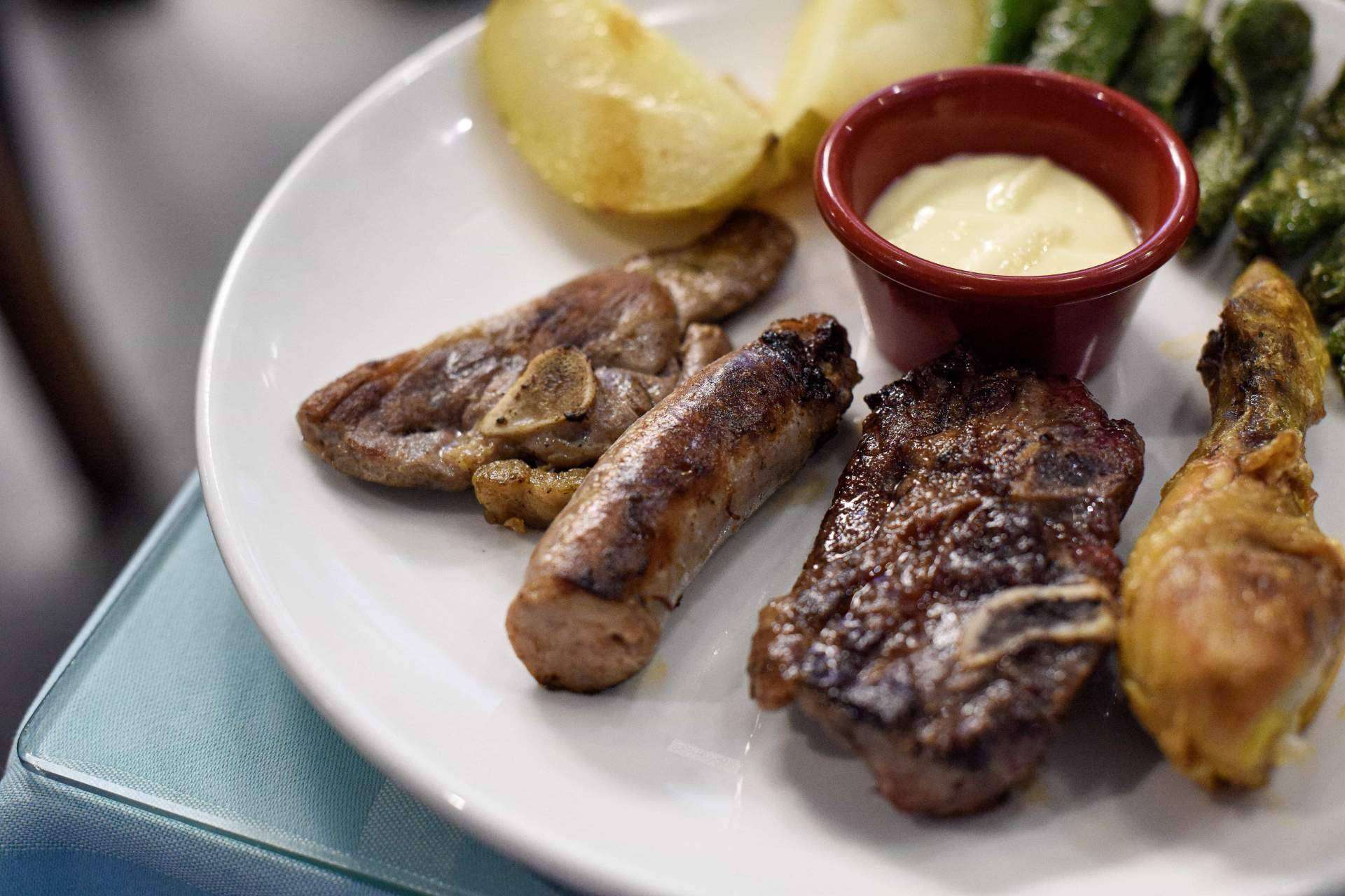 ¿Dónde disfrutar de la comida a la brasa en la Barceloneta? Pasa Tapas