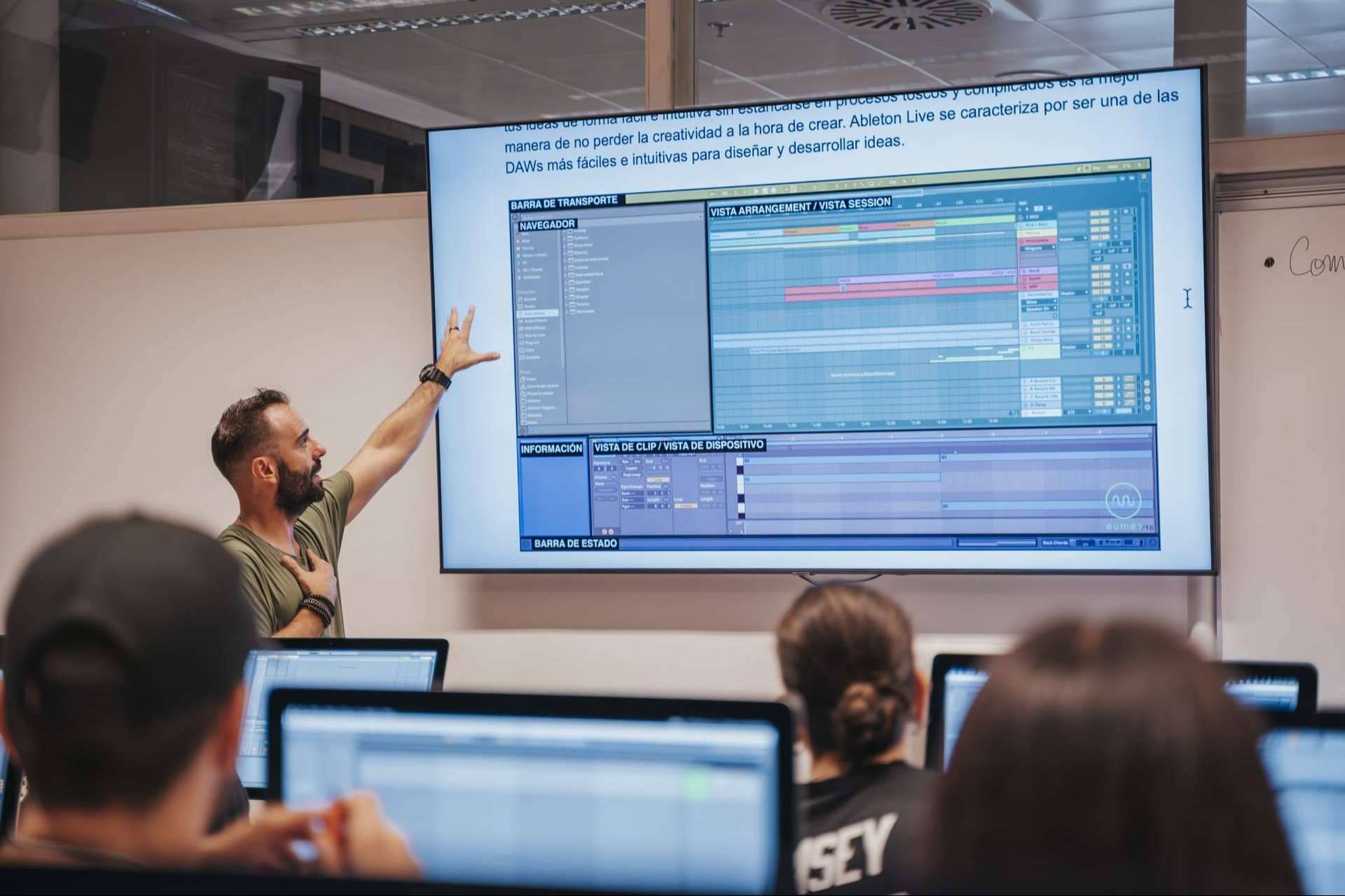 Formación en producción de música con los profesionales de EUMES