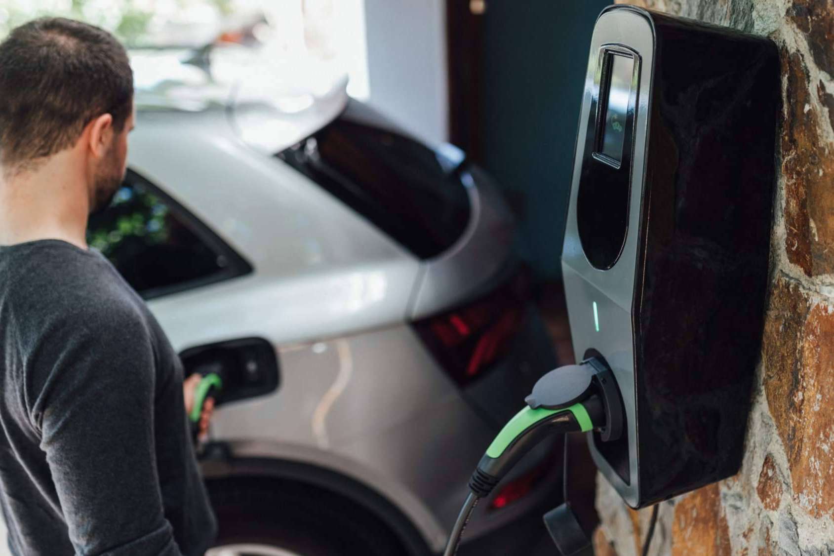 Ecotech se especializa en la instalación de punto de recarga para vehículos eléctricos