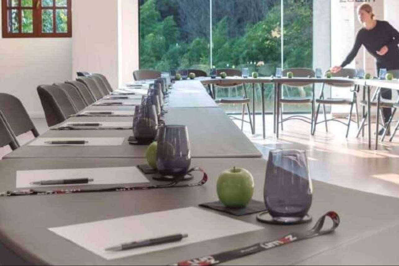 DESKandSIT y su mobiliario para catering y eventos