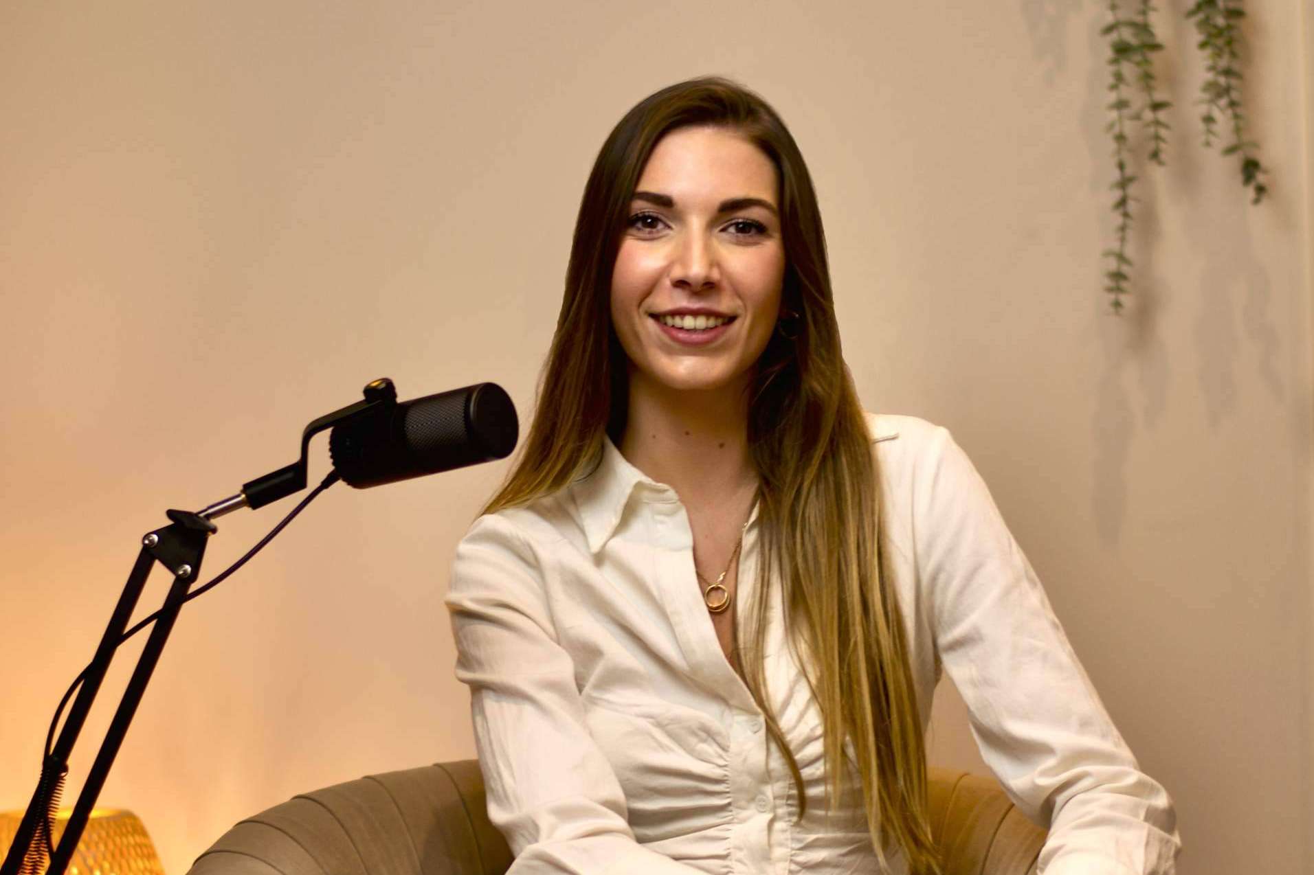 La fundadora de Hygge Bienestar, Mar Escobedo Romero, concede una entrevista