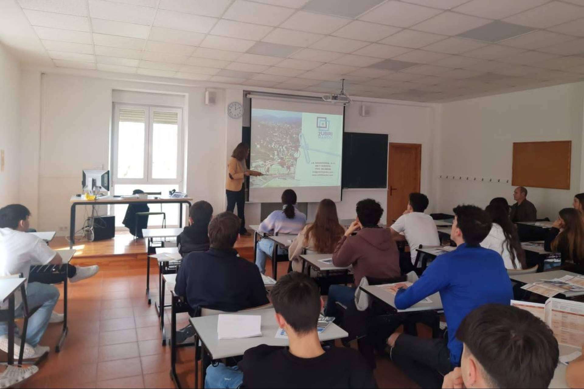 Conectando a los estudiantes con universidades y centros de formación profesional en Mundaiz