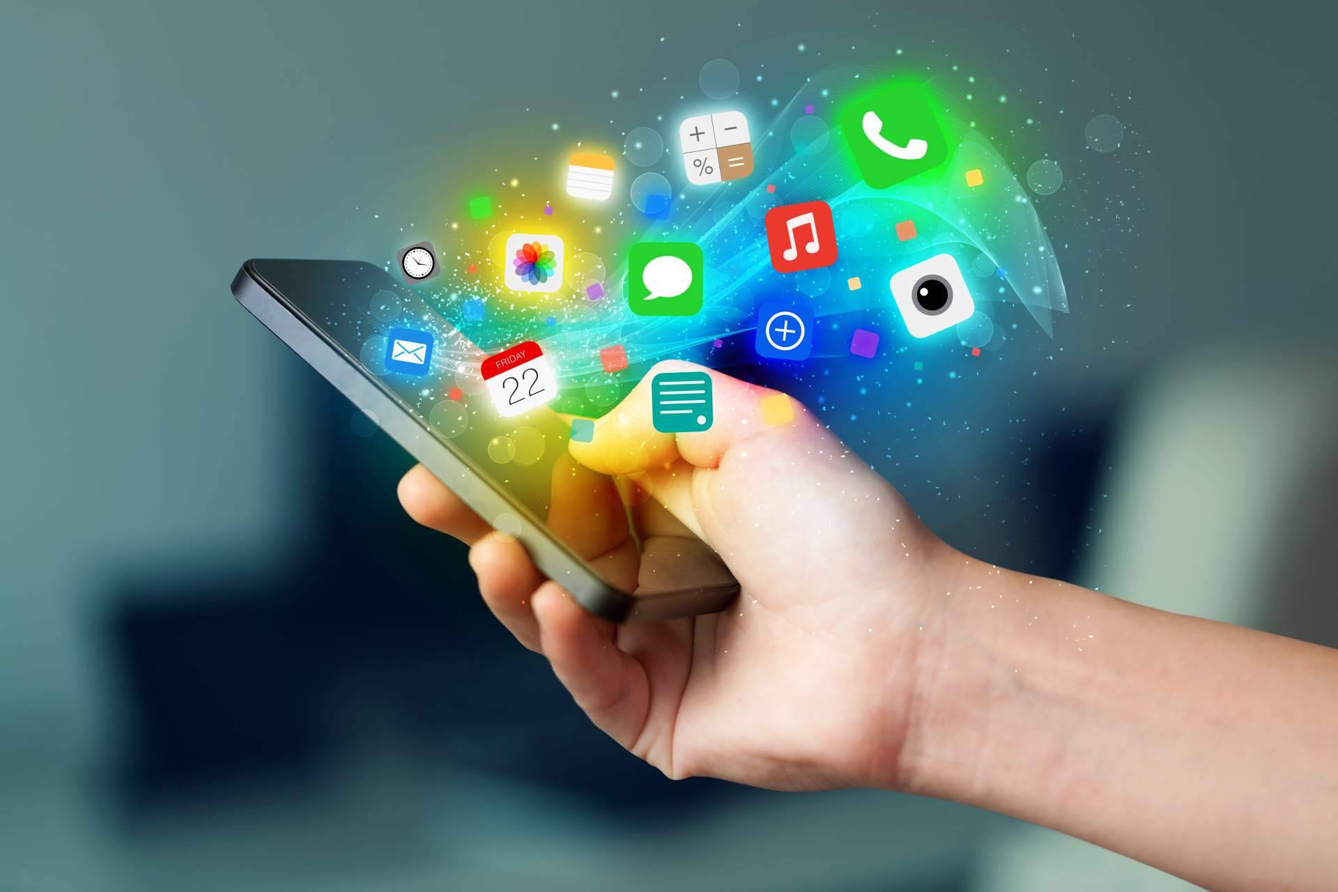 Impulsar la presencia en redes sociales con BenalMarketing, una agencia líder en Málaga