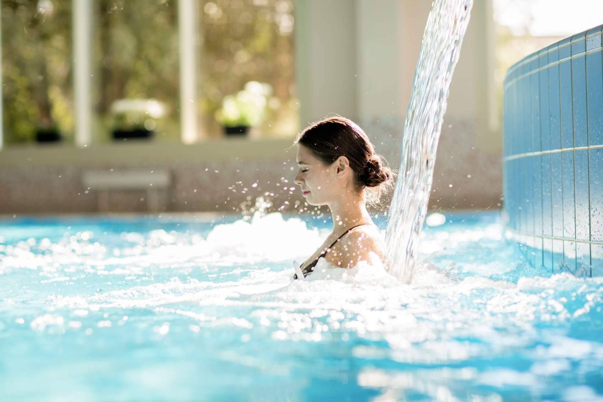 Nuevas tendencias en piscinas, las cascadas acrílicas de Warmpool