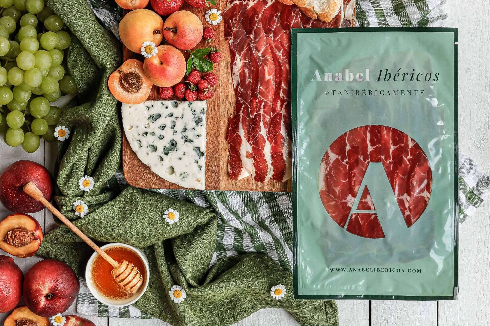 Anabel Ibéricos ofrece su pack ibérico como una excelente alternativa para regalar
